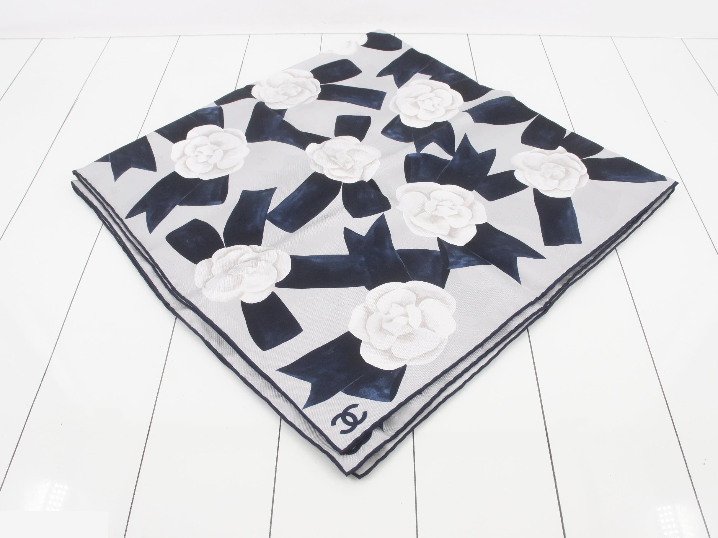 Other lines: Small items, accessories, scarves — view 2