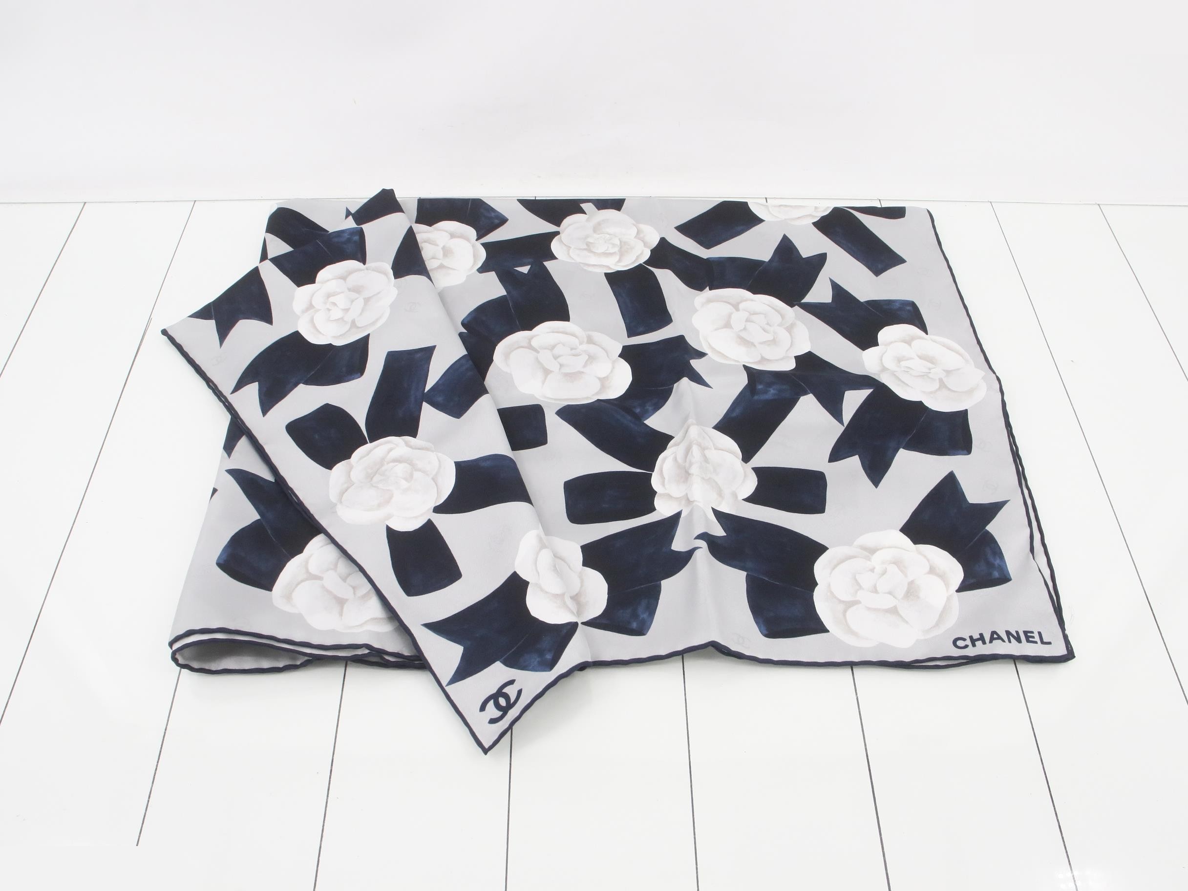 Other lines: Small items, accessories, scarves — view 3