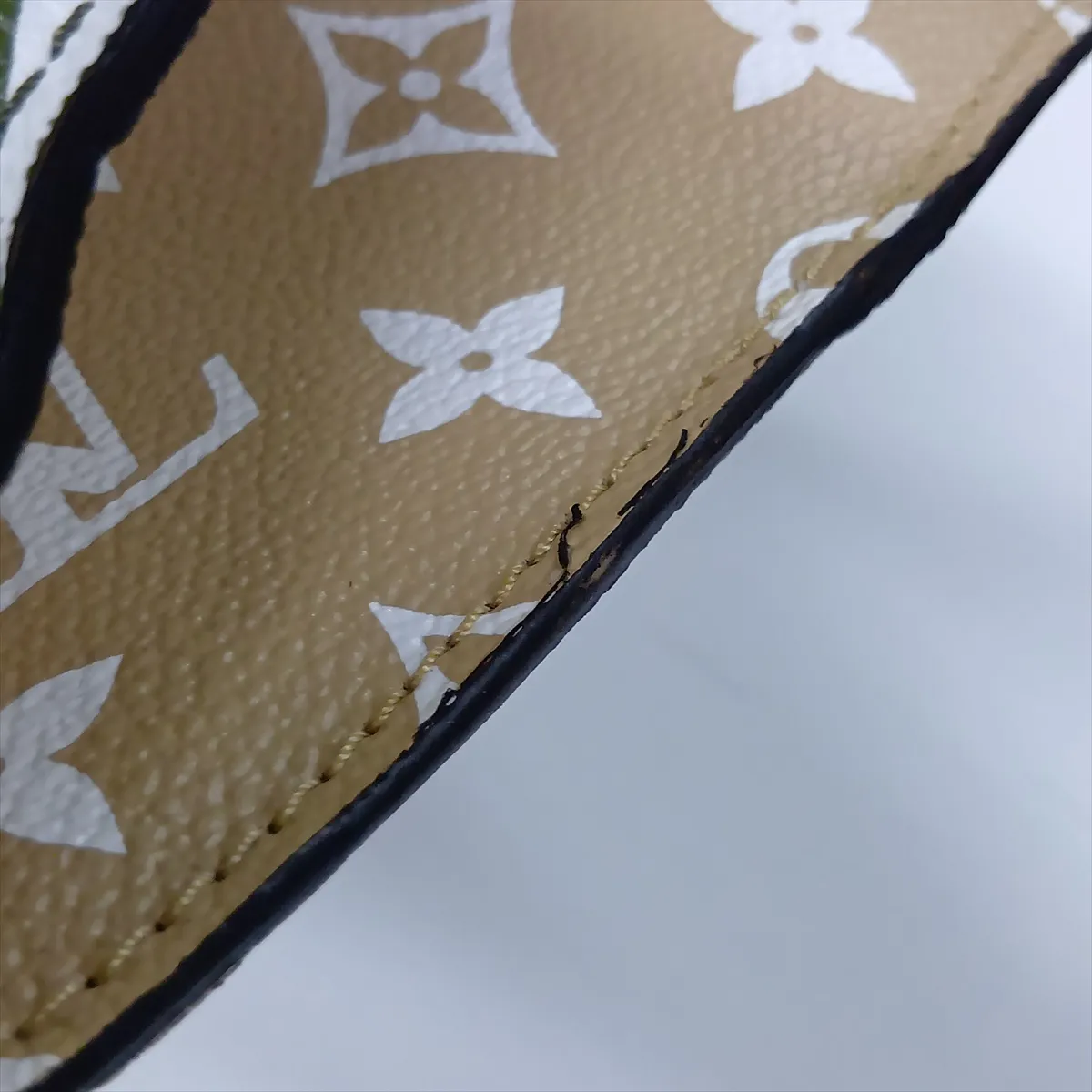 Monogram Giant OnTheGo GM M44571 FL0179 White (RFID detected) — view 13