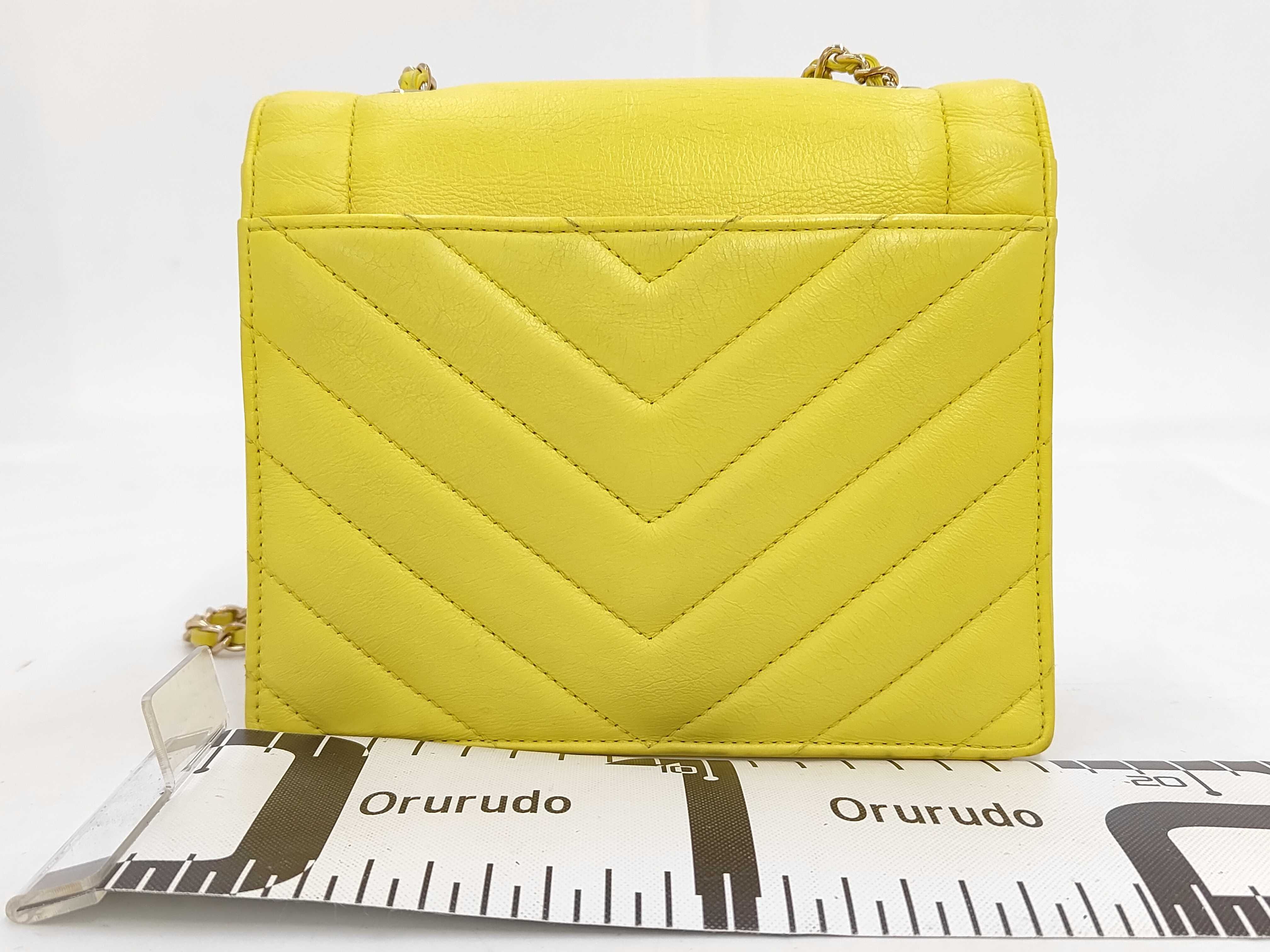 V-stitch chain shoulder bag, leather, gold hardware, yellow, 27128005 (shoulder bag) — view 2