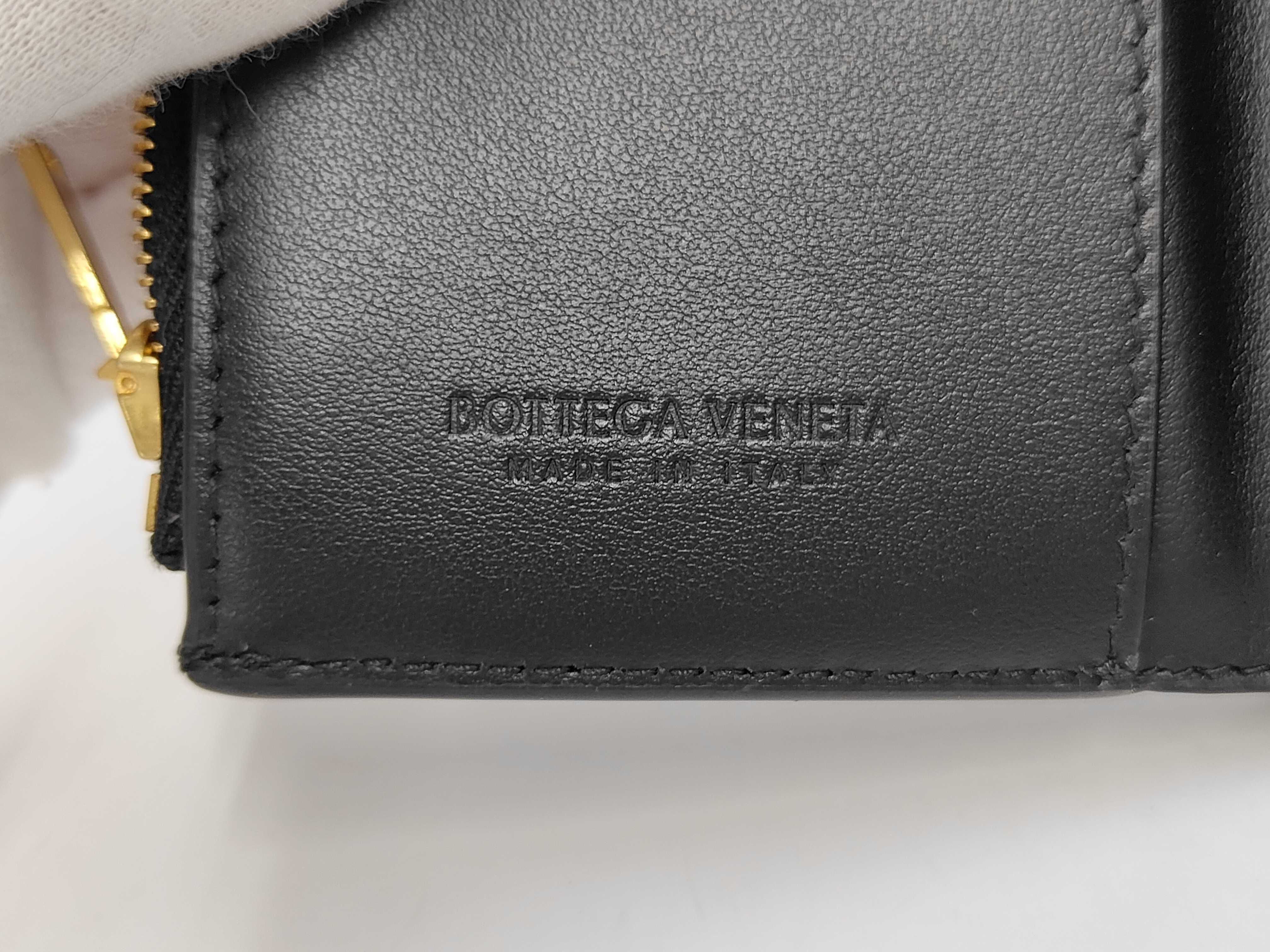750245 V3UO1 Maxi Intrecciato Compact Wallet — view 11