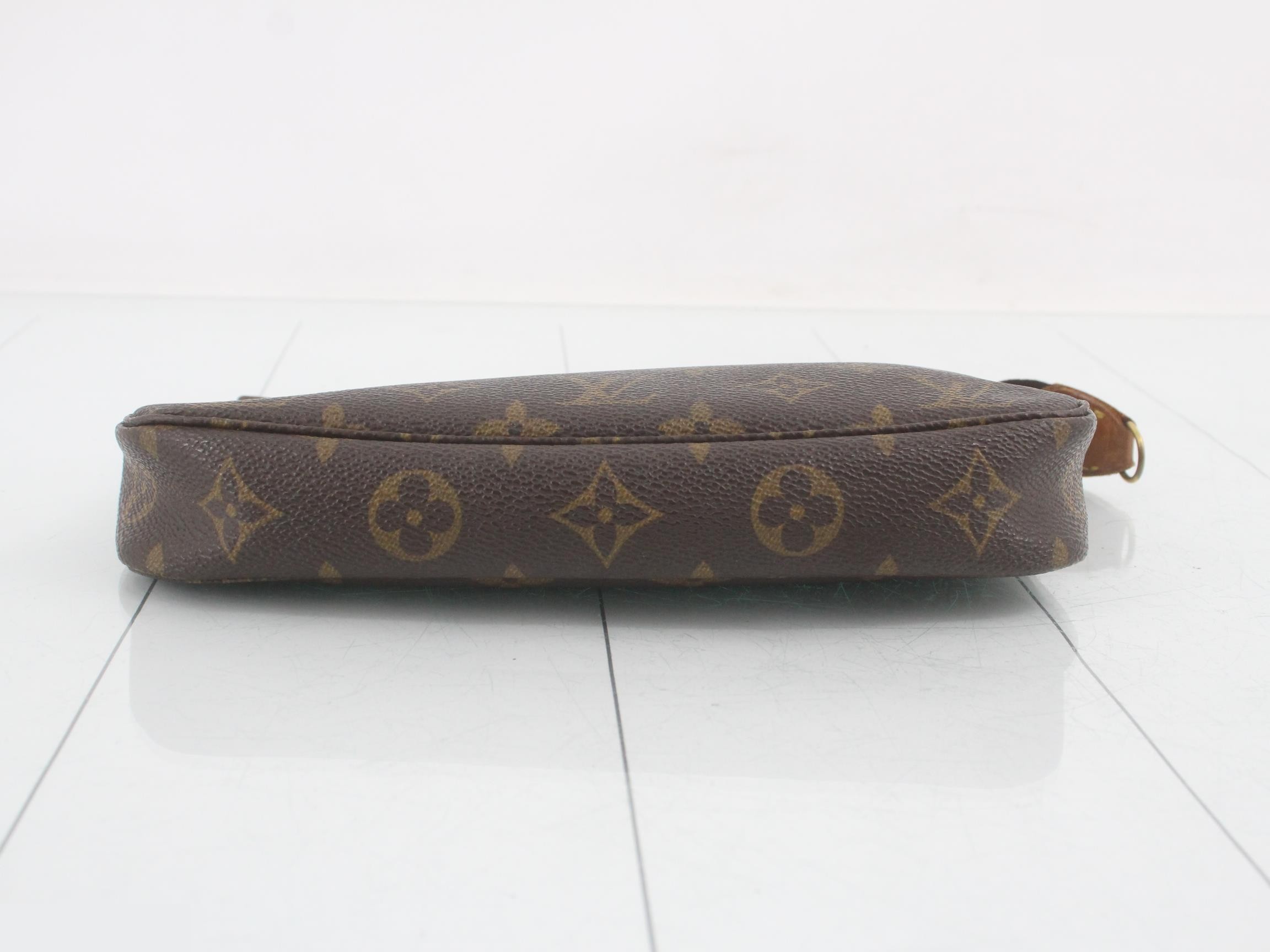 Pochette accessory (old) — view 3