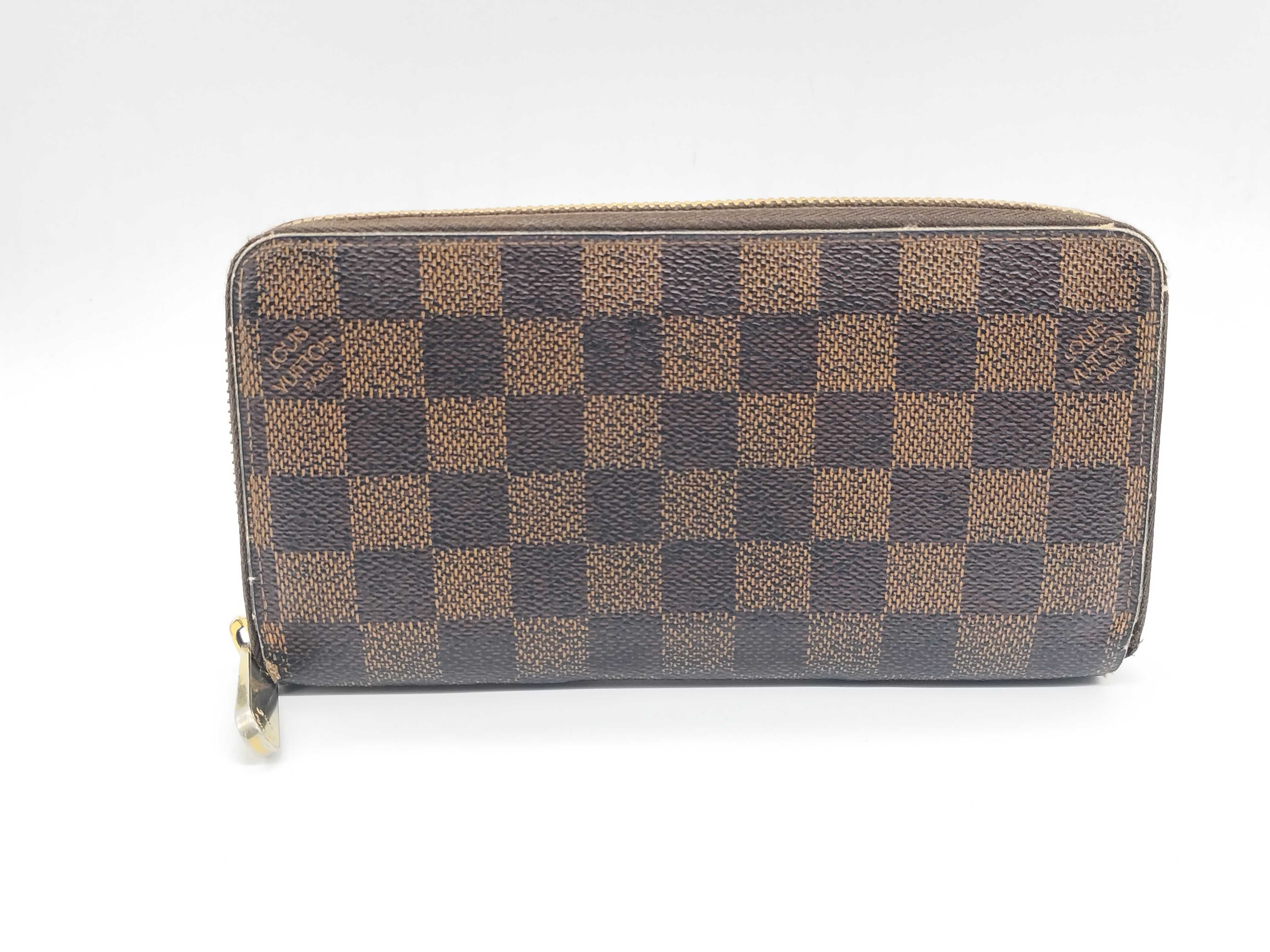 Damier Round Zip Wallet