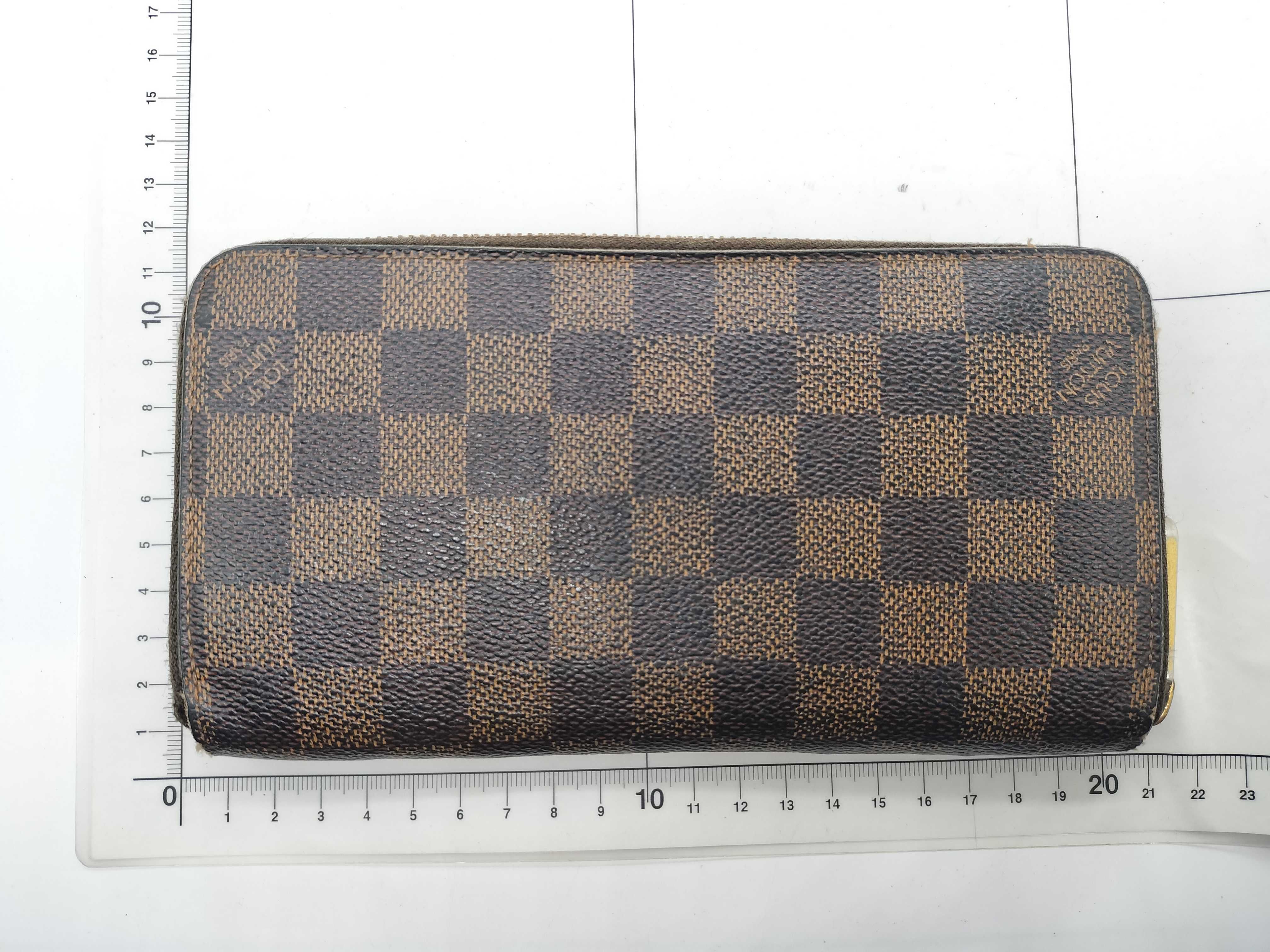 Damier Round Zip Wallet — view 2
