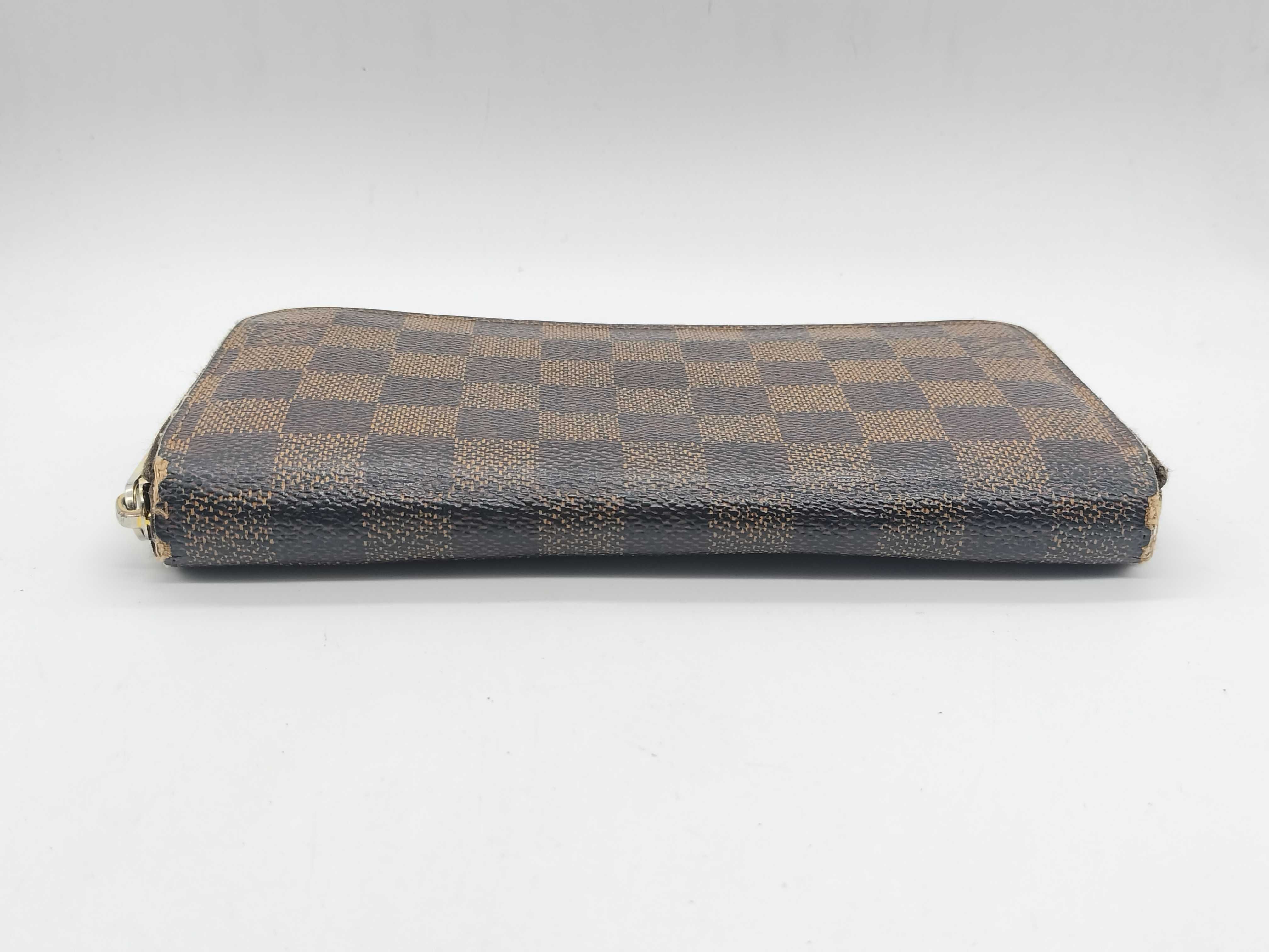 Damier Round Zip Wallet — view 3