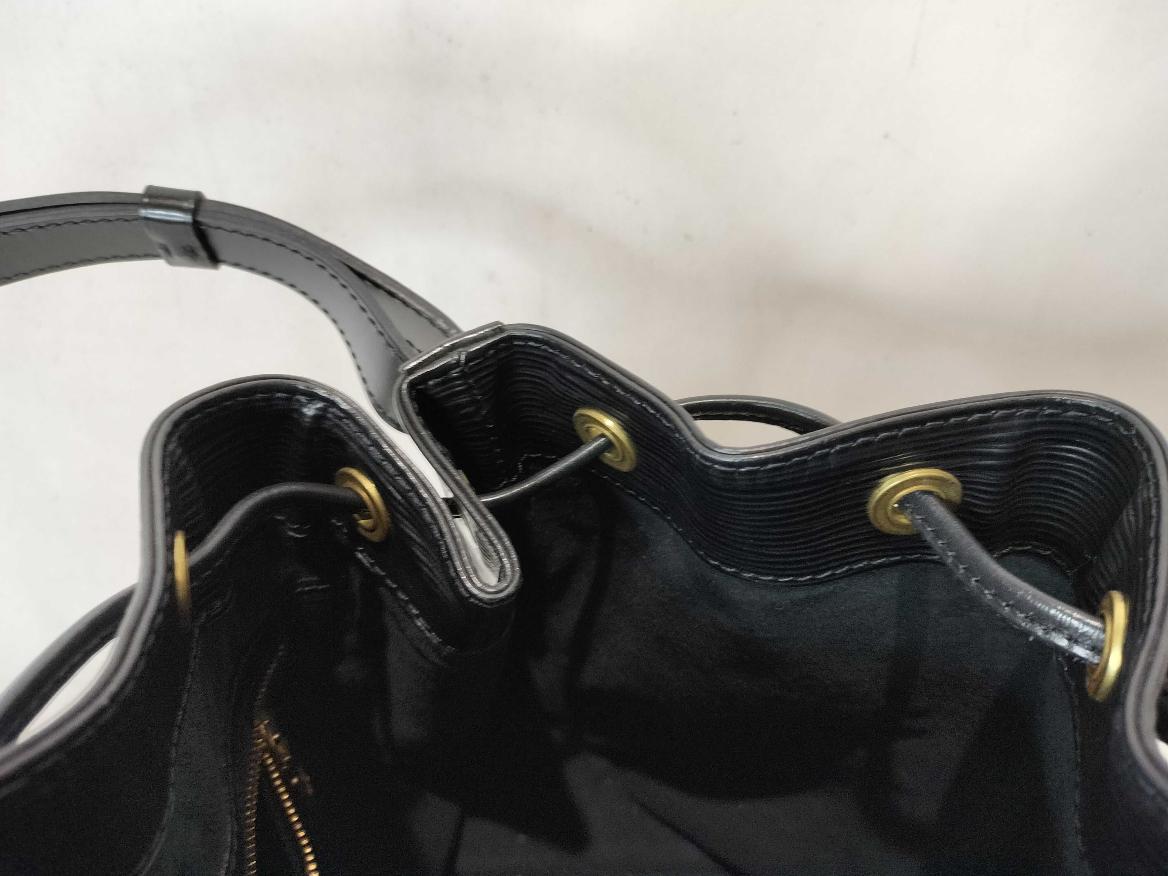 Epi Petit Noé Shoulder Bag — view 11