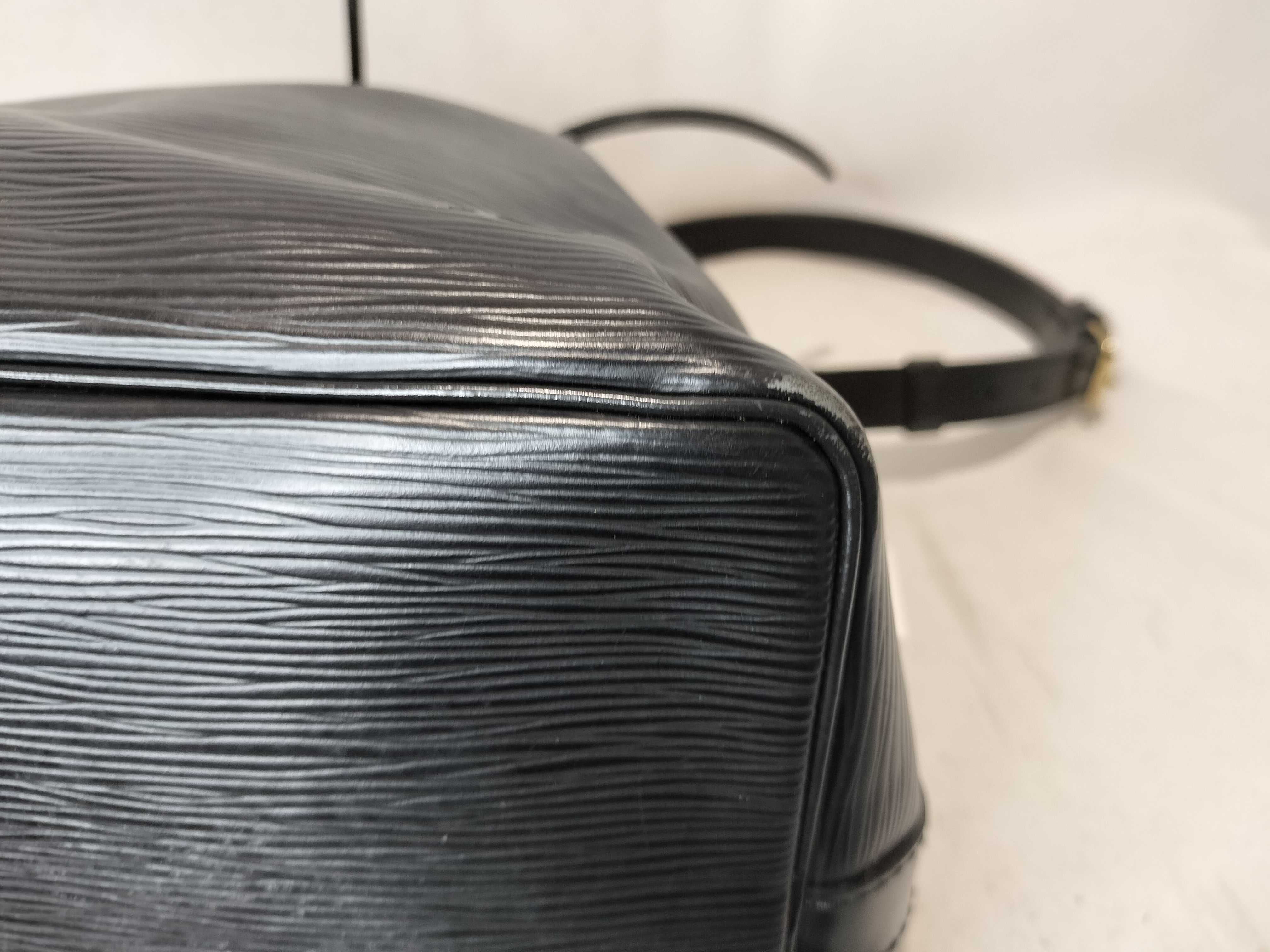 Epi Petit Noé Shoulder Bag — view 6