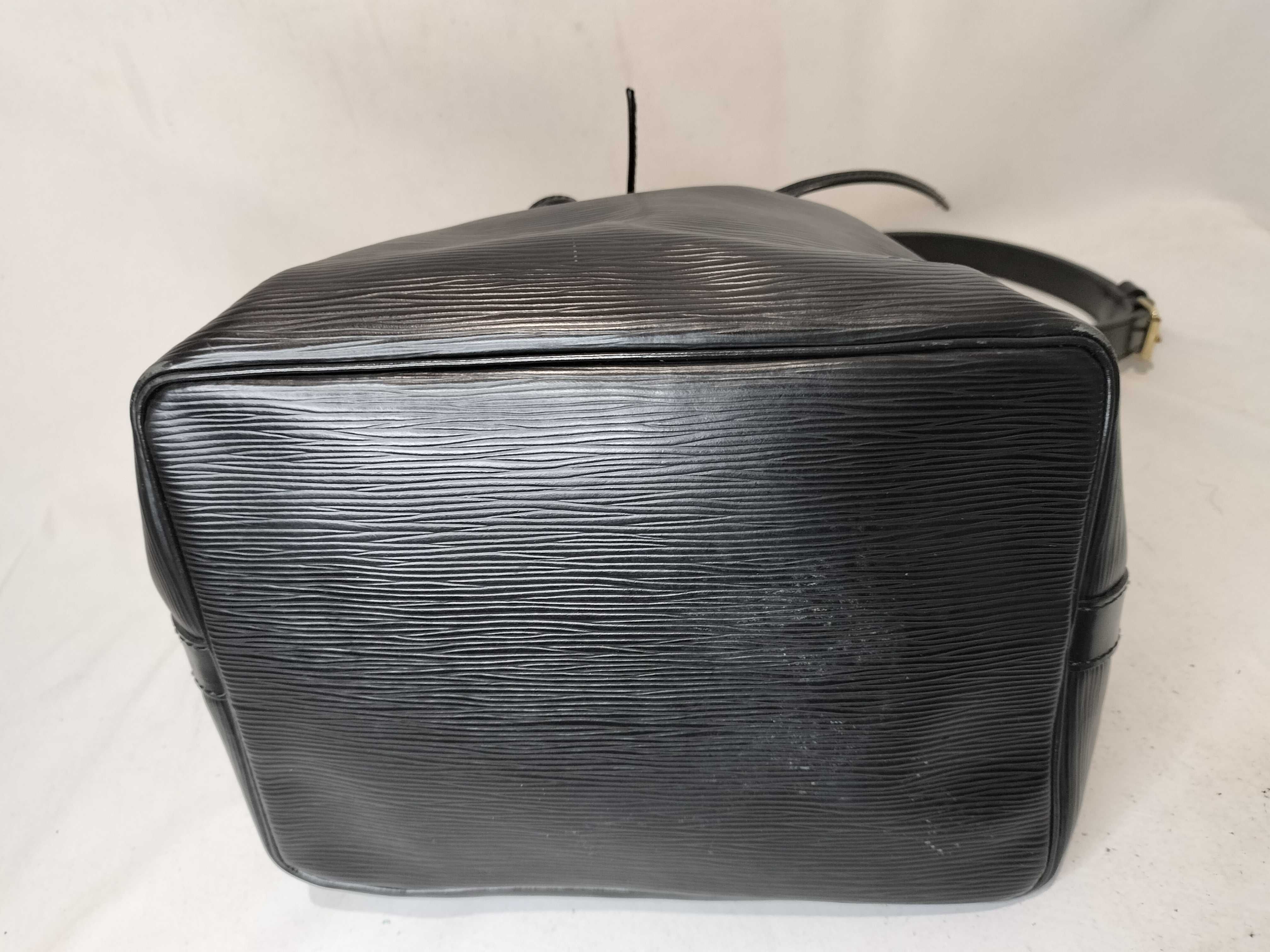 Epi Petit Noé Shoulder Bag — view 7