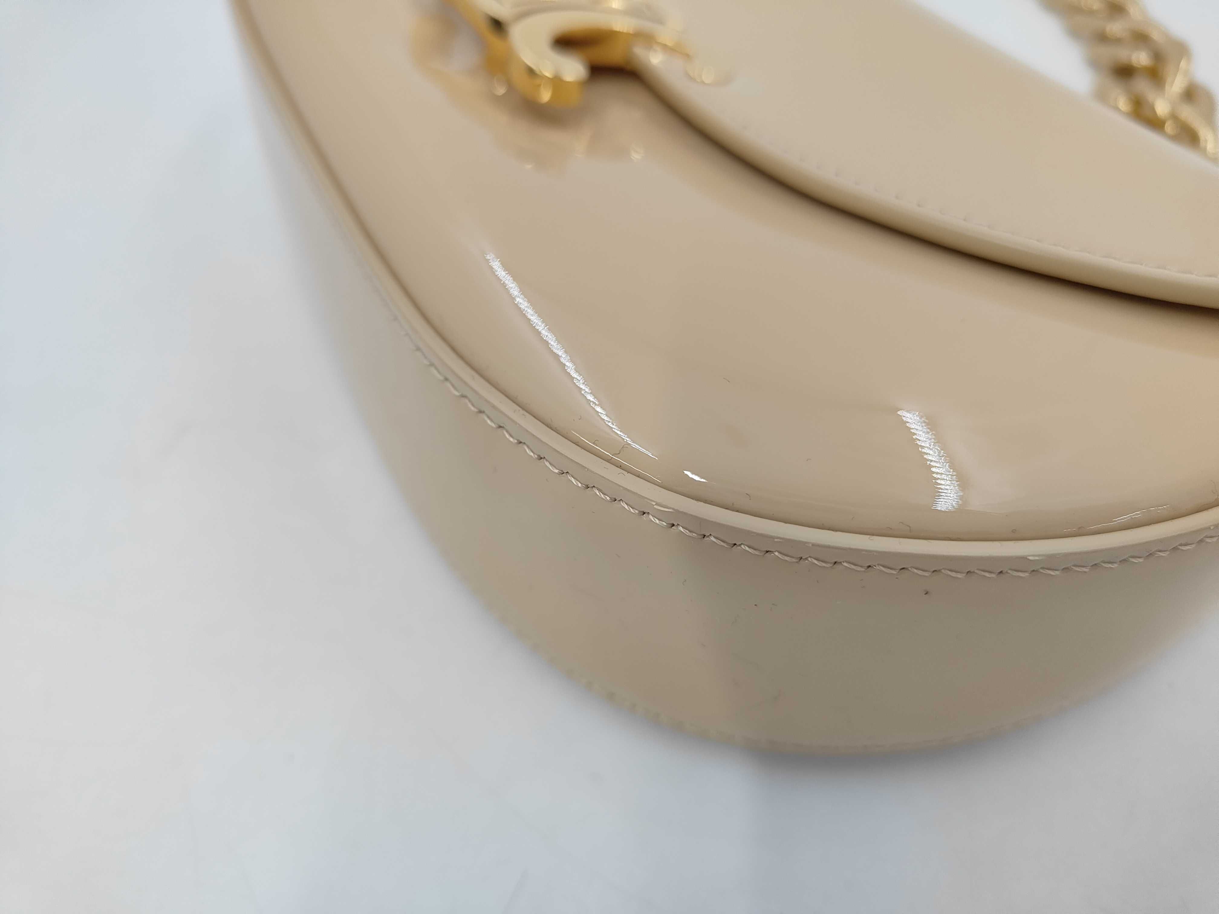 Triomphe Chain Shoulder Bag (Buzastarula Shoulder Bag) — view 4