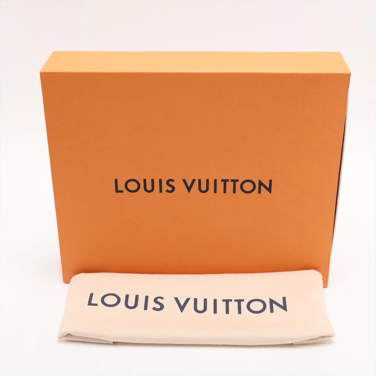 LV logo pochette A4 M68775 UB4148 Black — view 7