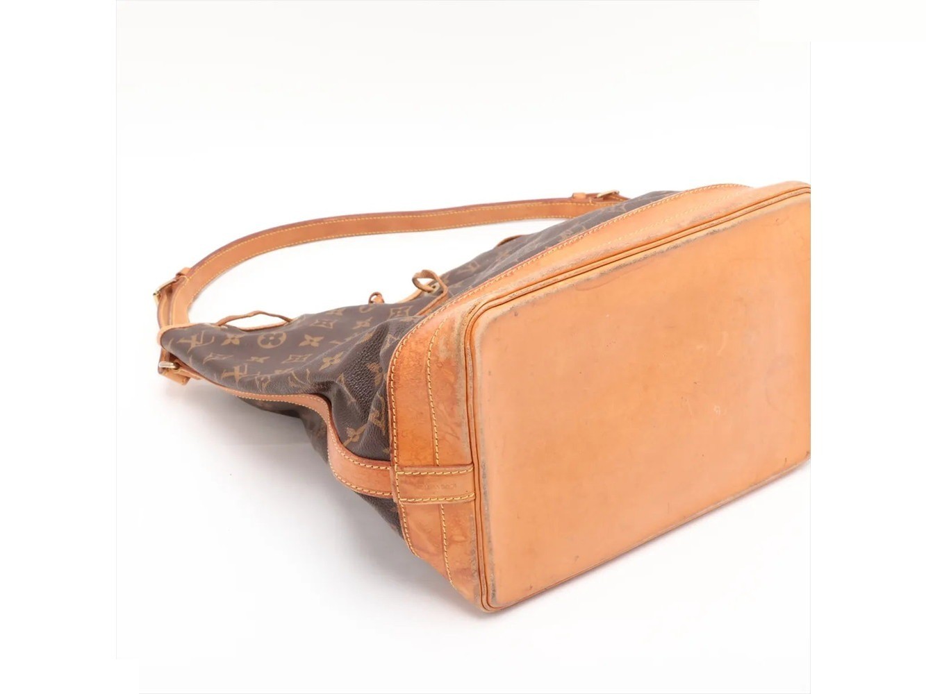 Monogram Noe M42224 Leather Shoulder Bag — view 4