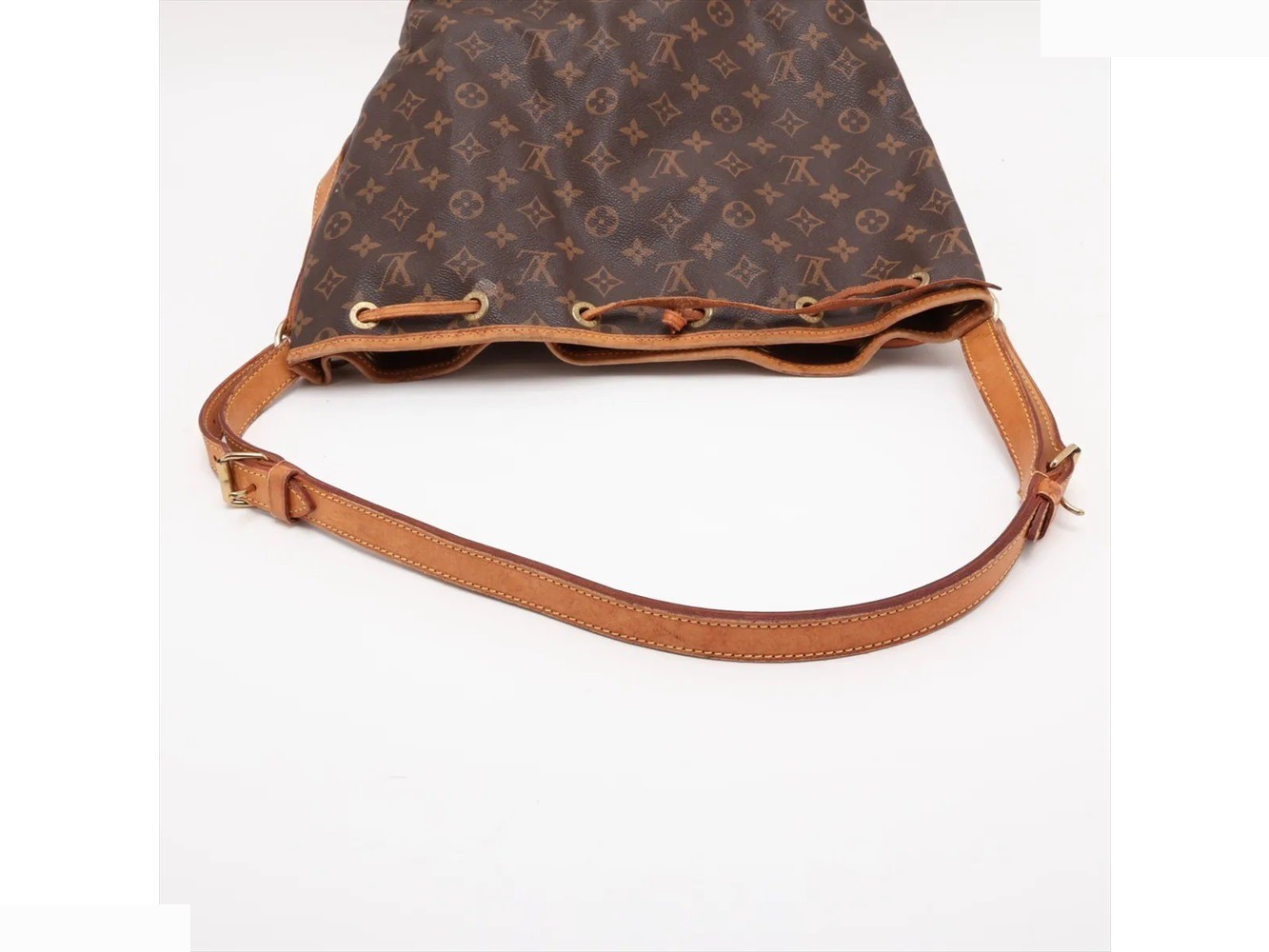 Monogram Noe M42224 Leather Shoulder Bag — view 5