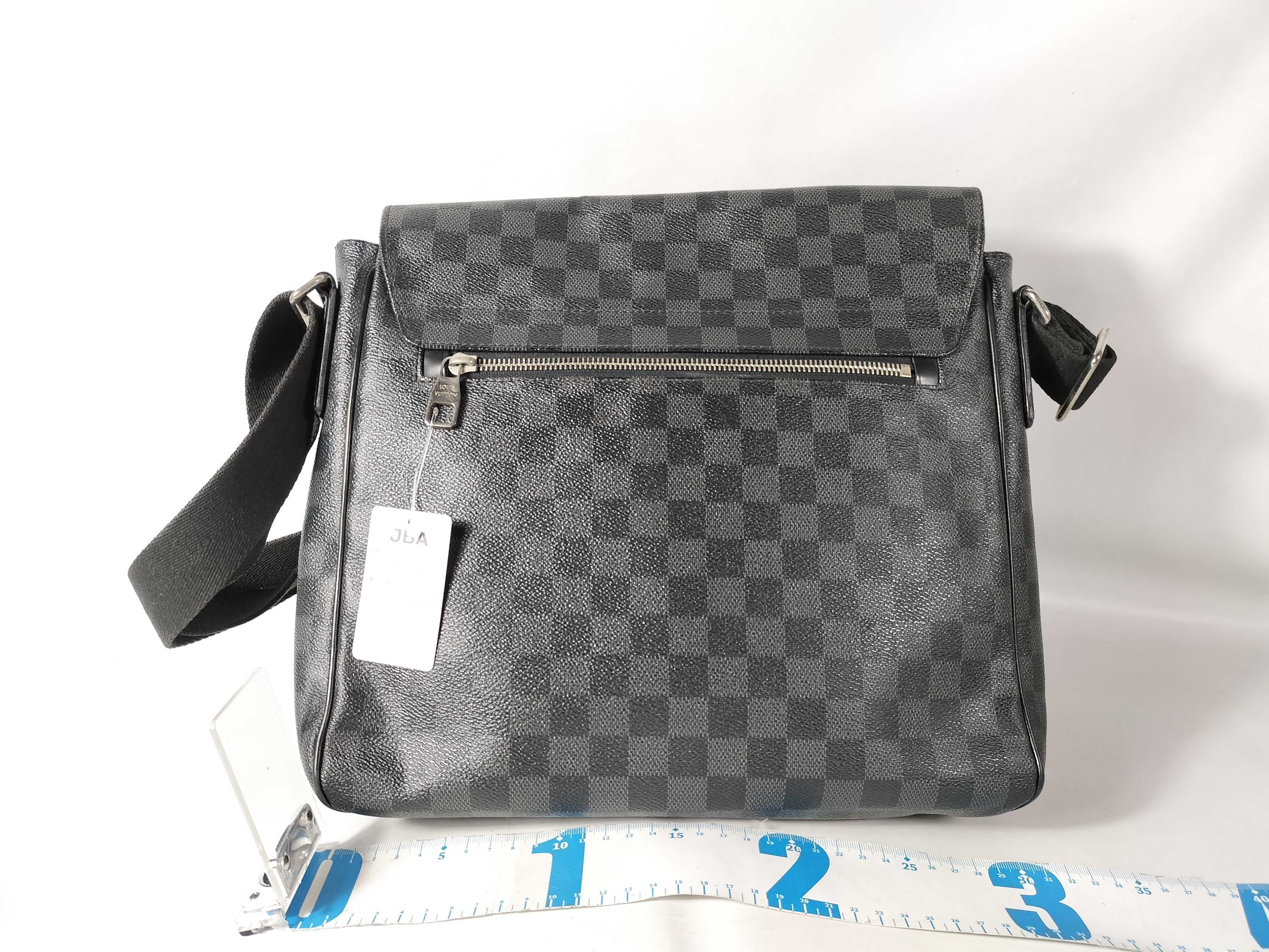 Monogram Graffiti Louis Vuitton Daniel MM N58029 Damier Graphite Shoulder Bag — view 2