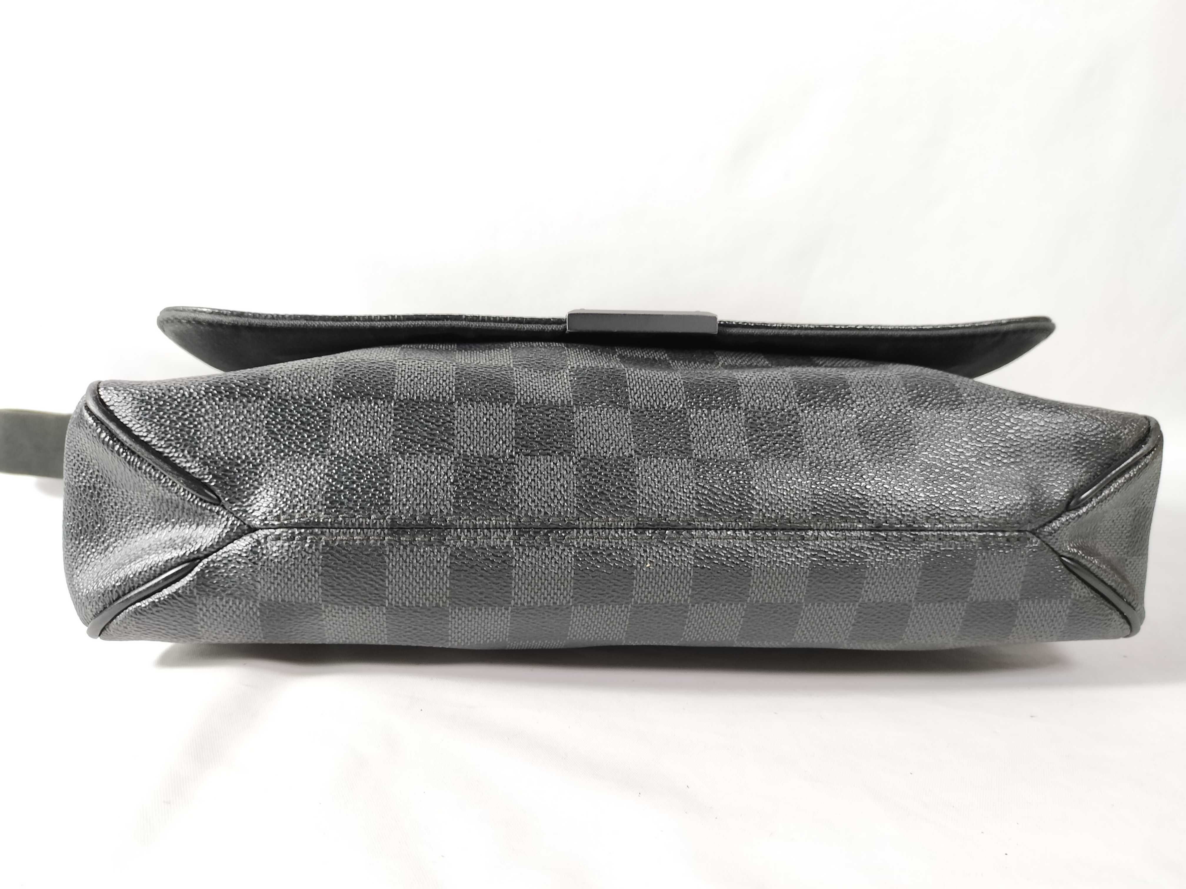 Monogram Graffiti Louis Vuitton Daniel MM N58029 Damier Graphite Shoulder Bag — view 7