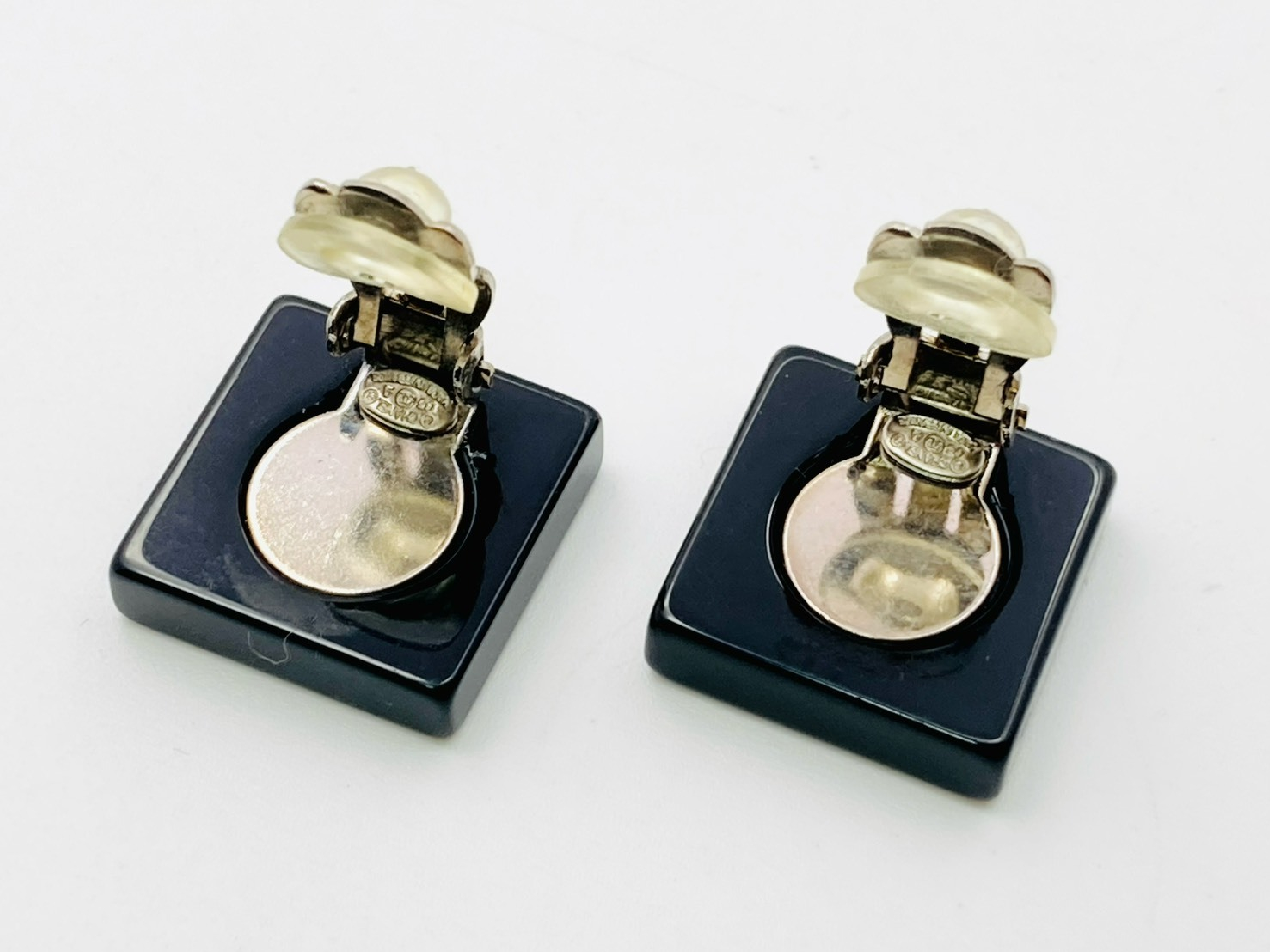 Coco Mark Snap Button Square Earrings 03A Resin Plastic Black Earrings — view 3