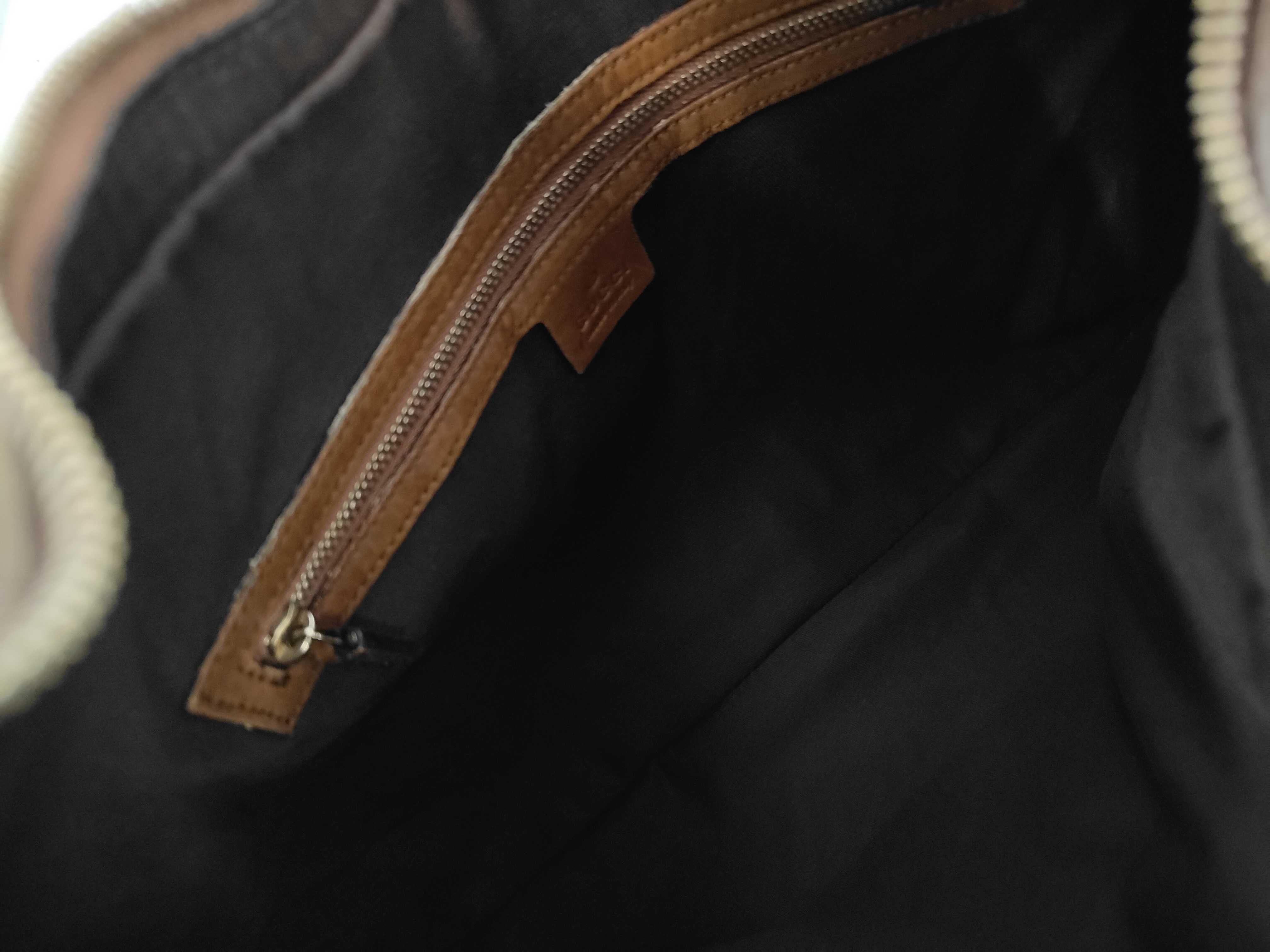 131026 Leather Shoulder Bag — view 9