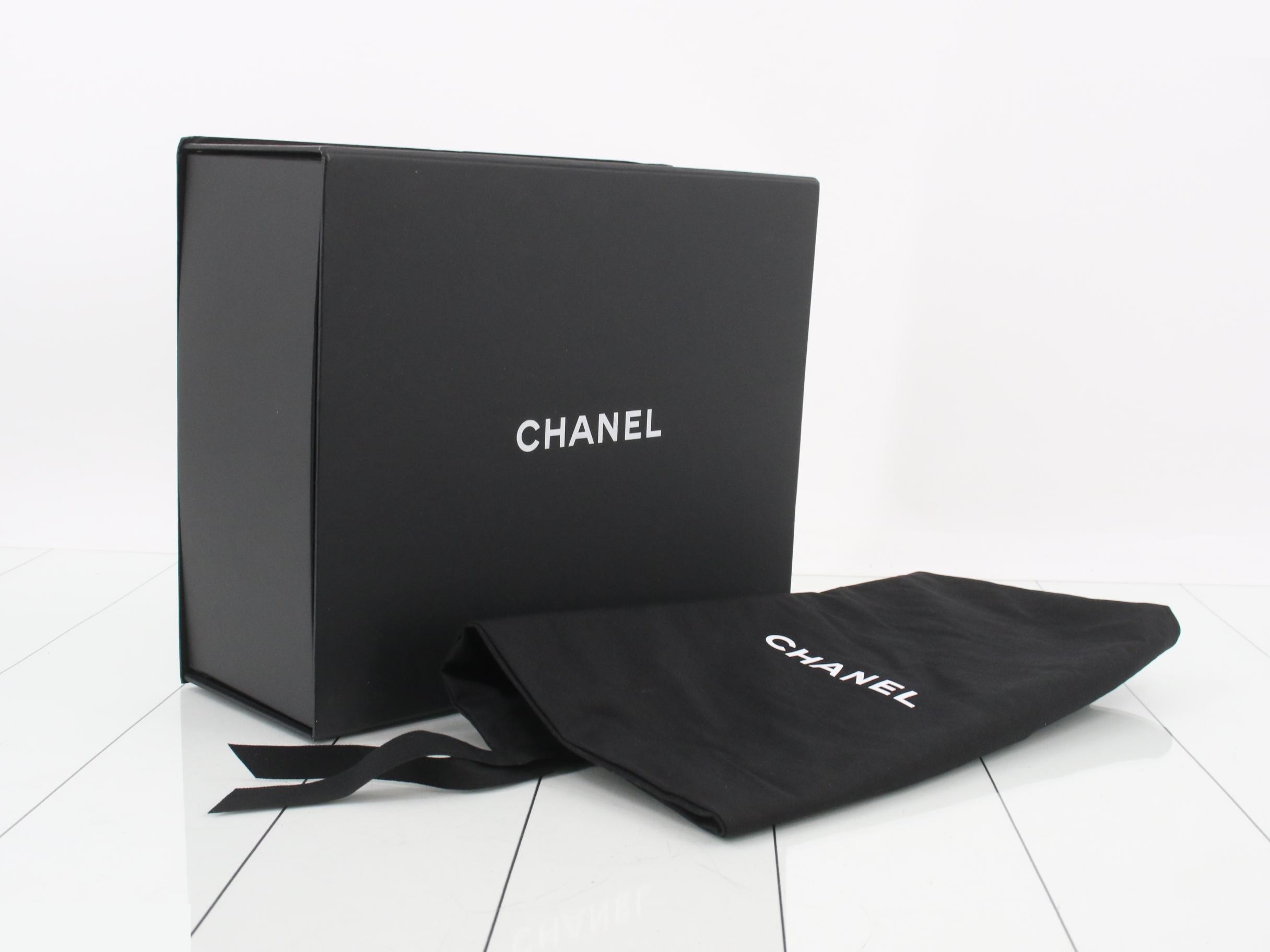 Boy Chanel Matelassé Shoulder Bag A92193 — view 7