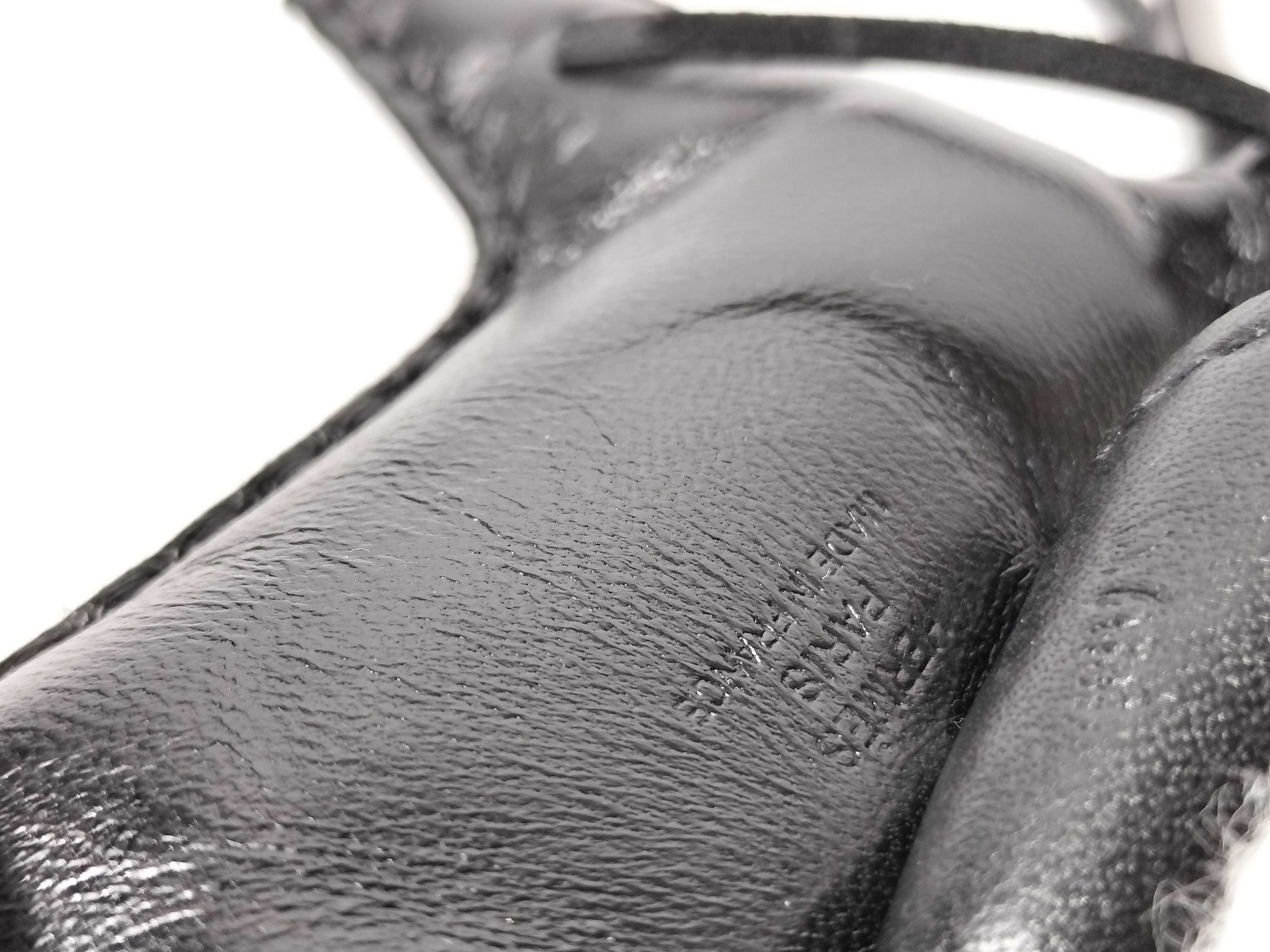 Rodeo Charm MM (A stamp) - Charm in Agneau Milo leather, so black. Other accessories. — view 6