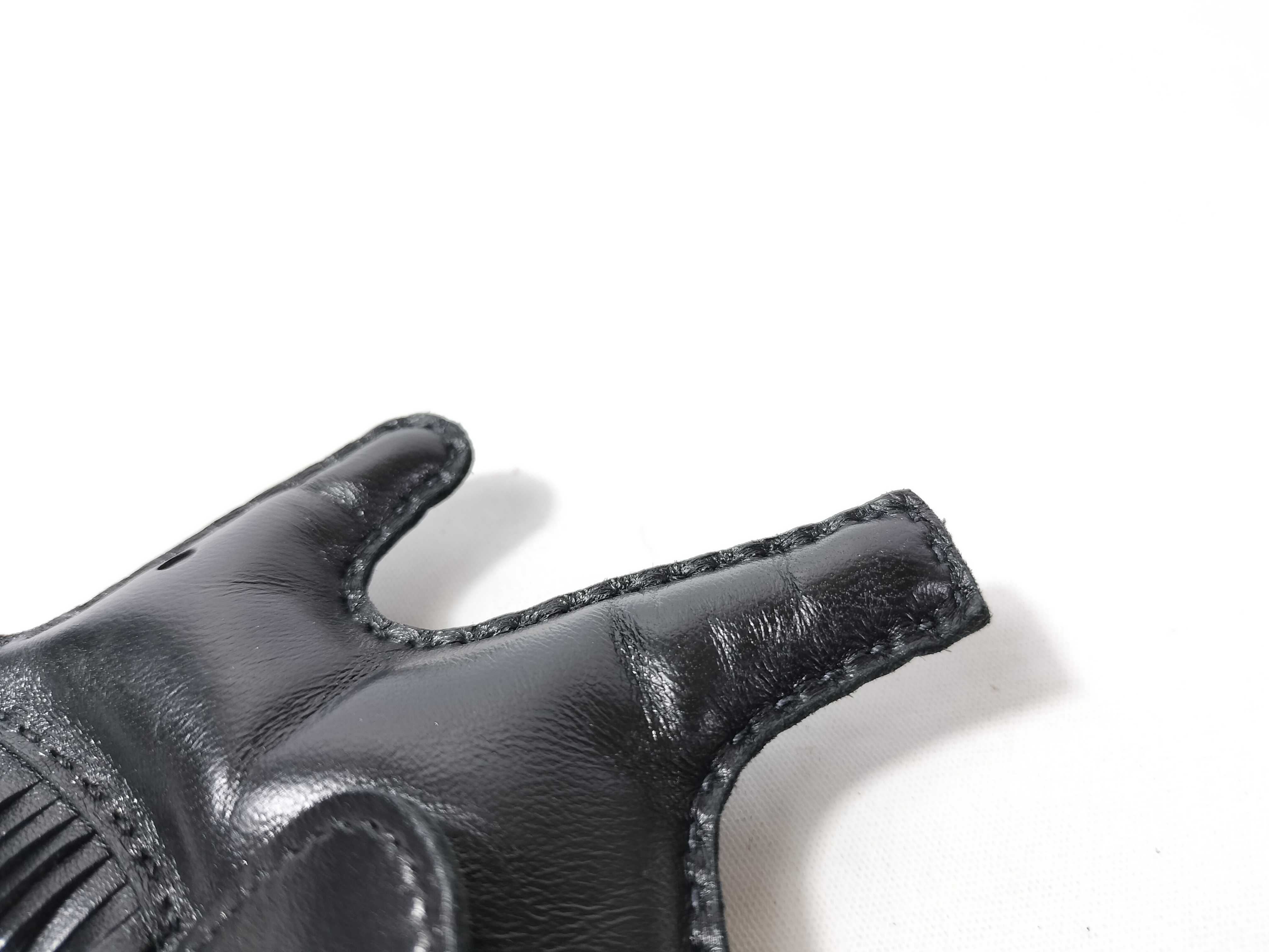 Rodeo Charm MM (A stamp) - Charm in Agneau Milo leather, so black. Other accessories. — view 9