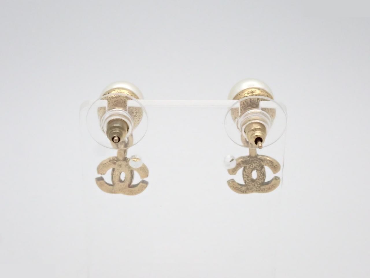 Earrings, Coco Mark, Pearl — view 2