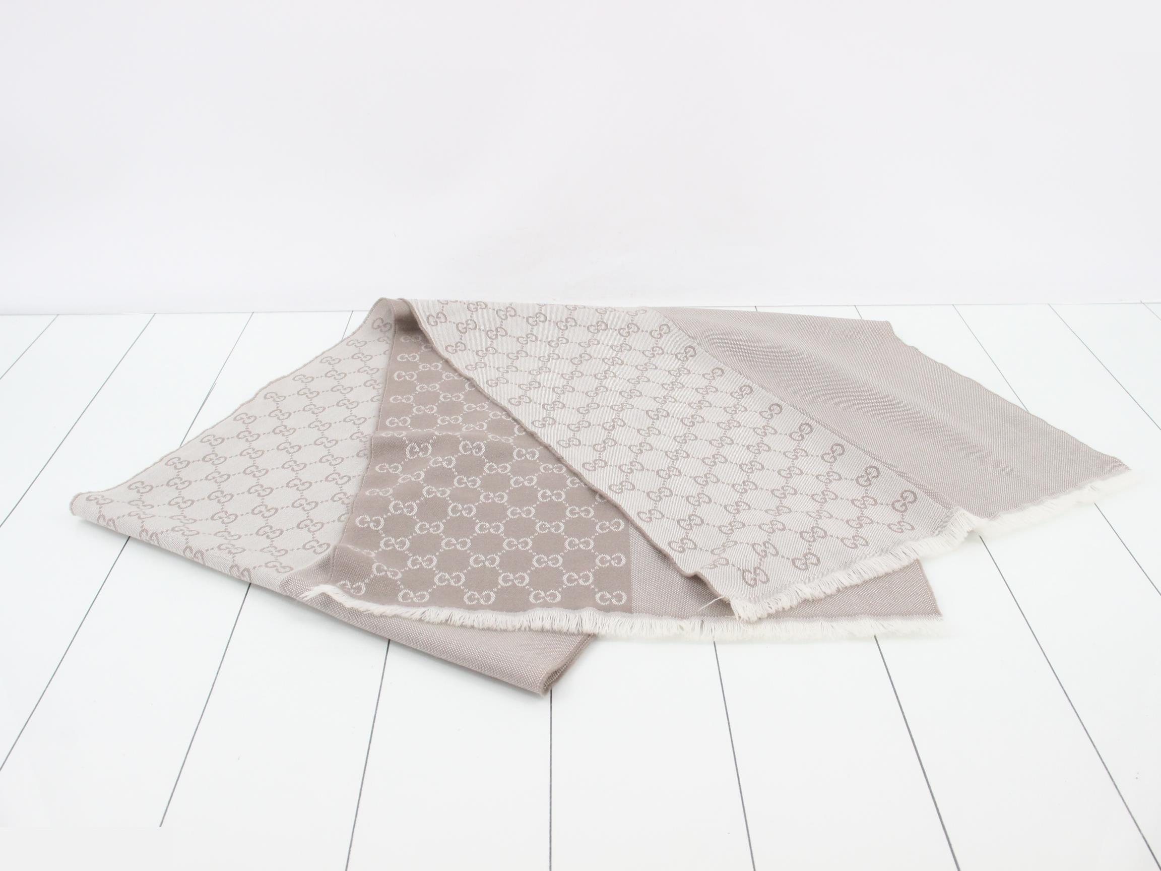 GG pattern stole, beige — view 2