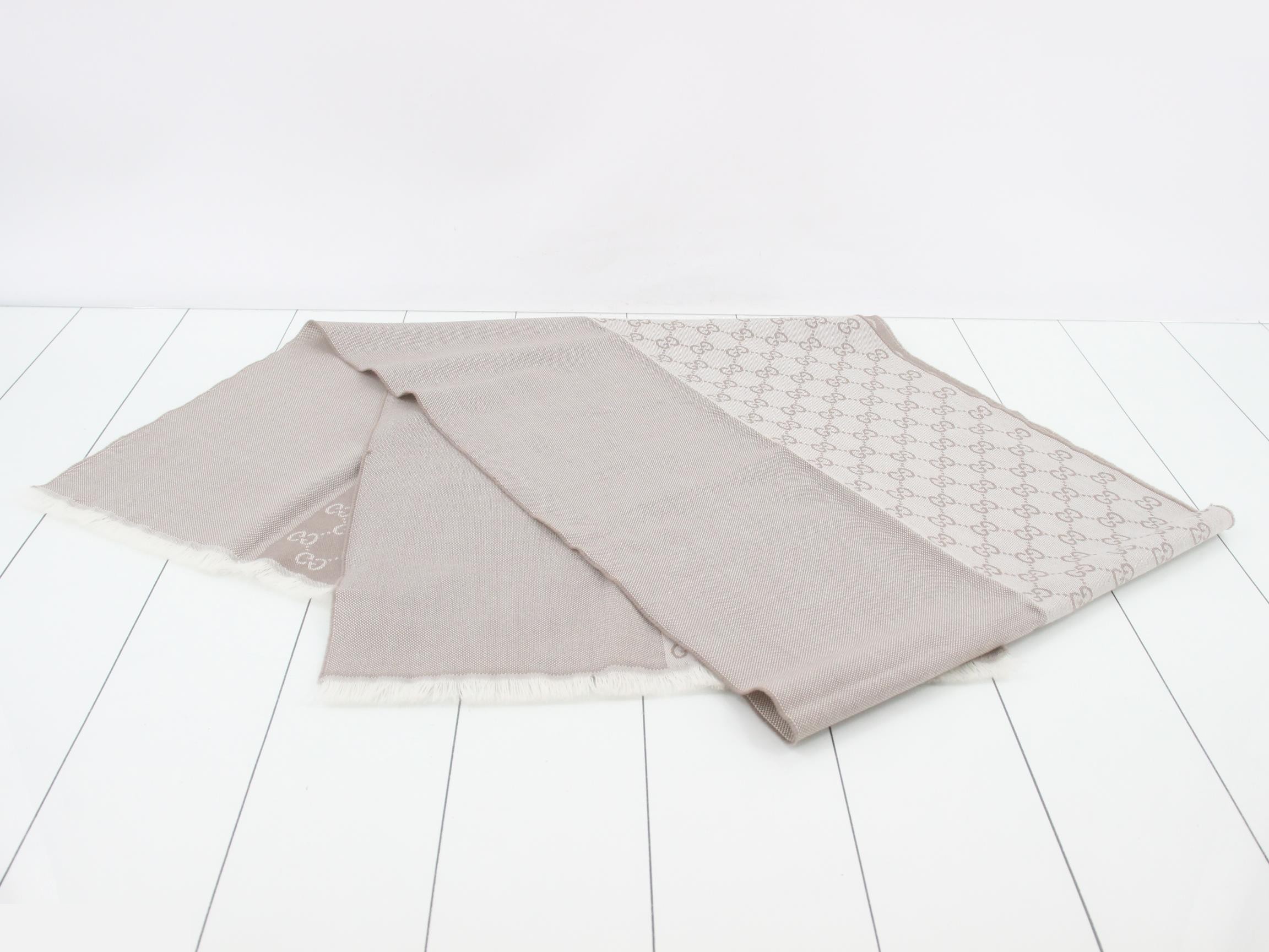 GG pattern stole, beige — view 3