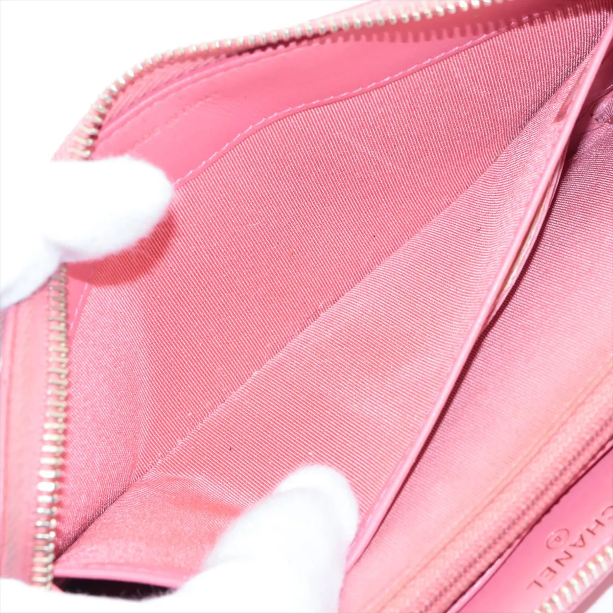 Matelassé Caviar Skin Round Zip Wallet, Pink with Gold Hardware, 25836437 — view 4