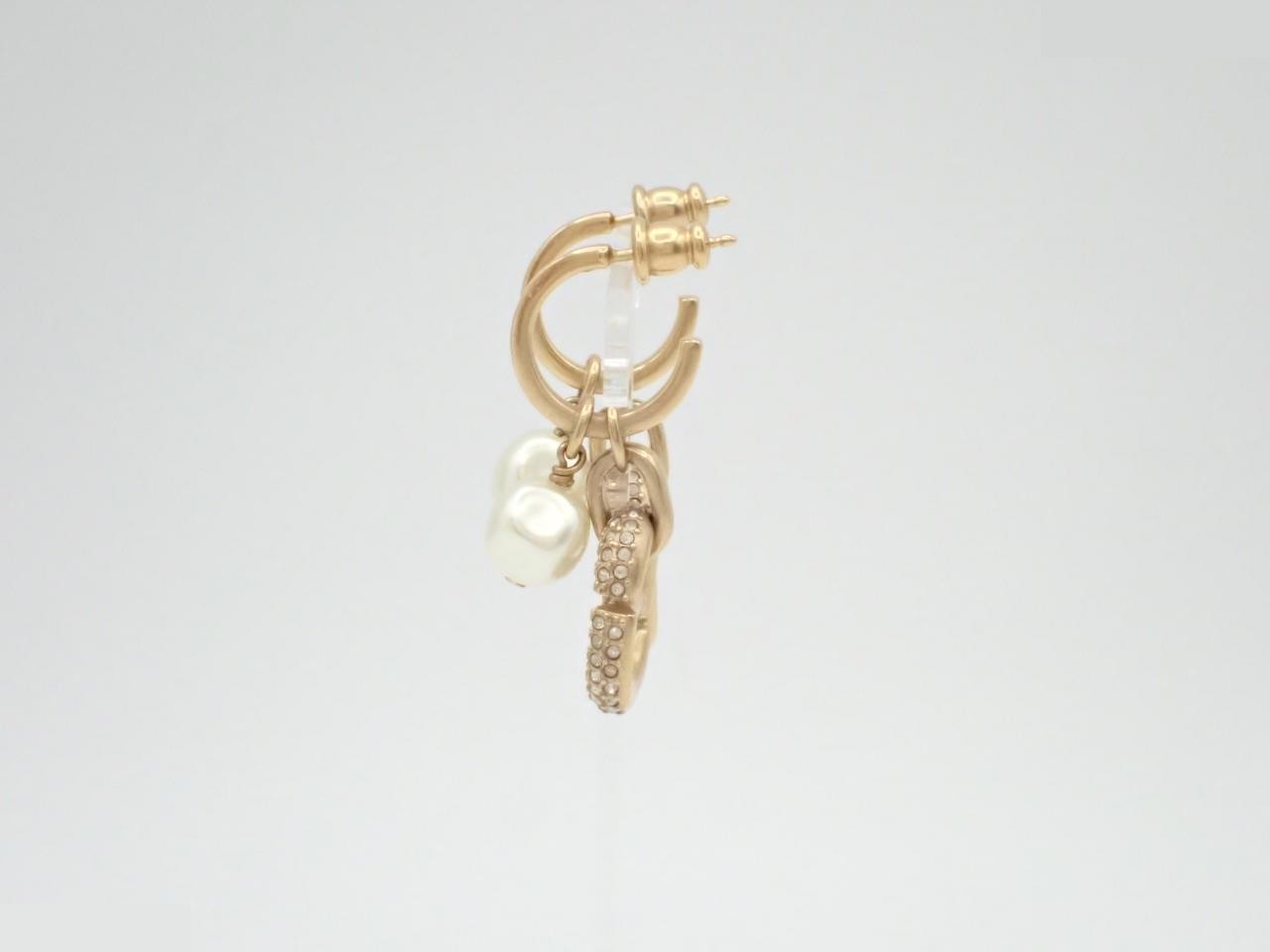 Gold earrings — view 3