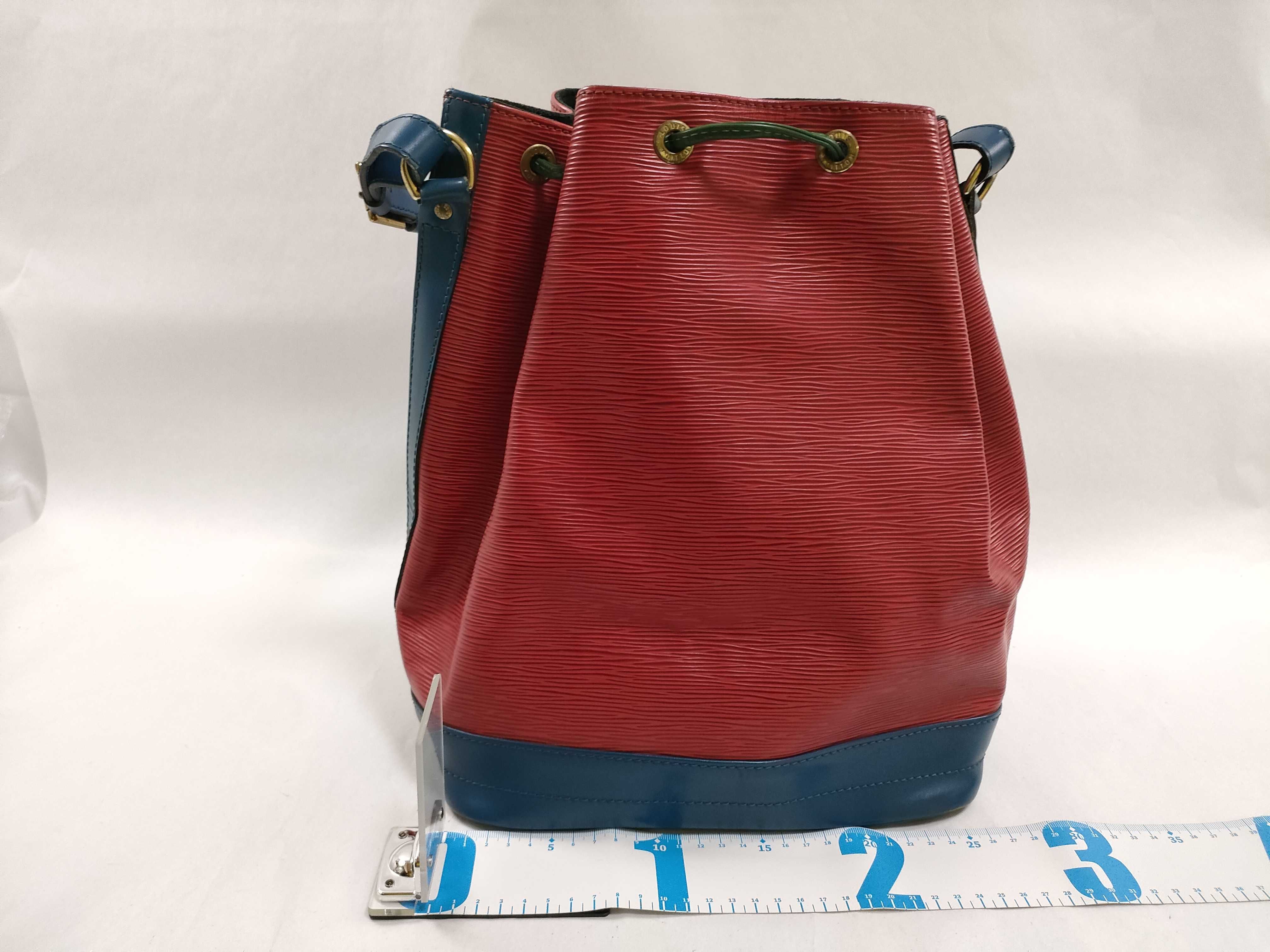 Epi Noé Bicolor Shoulder Bag — view 2
