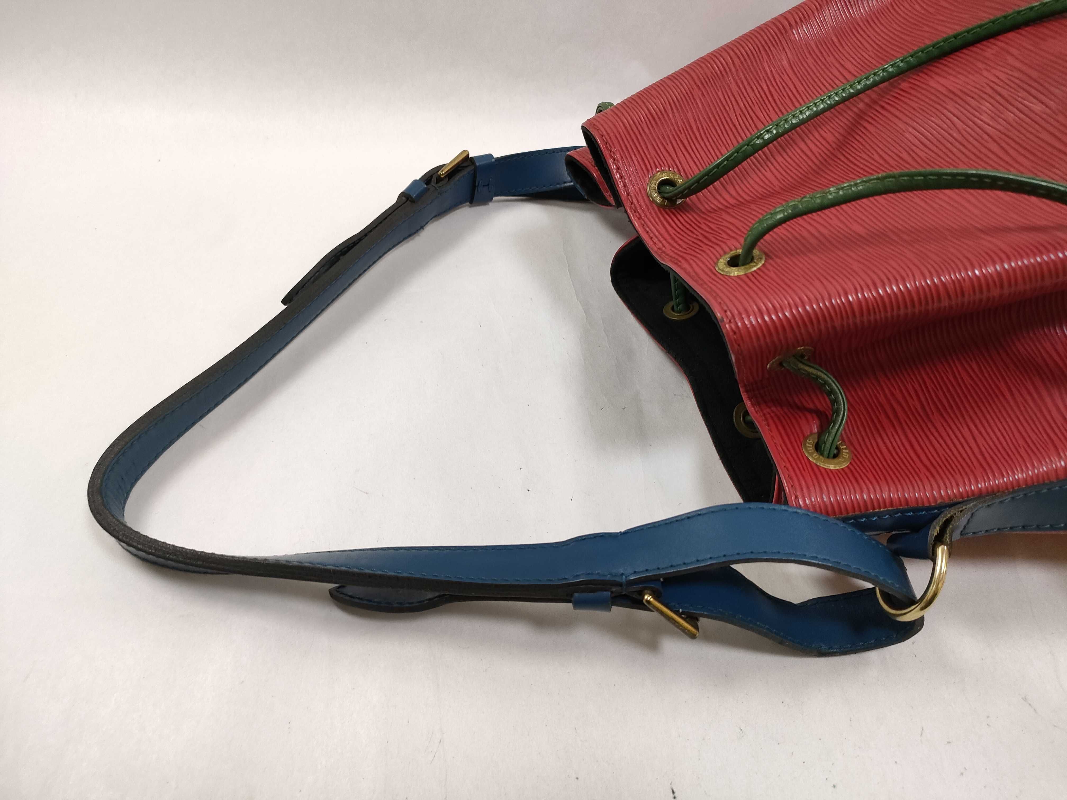 Epi Noé Bicolor Shoulder Bag — view 3