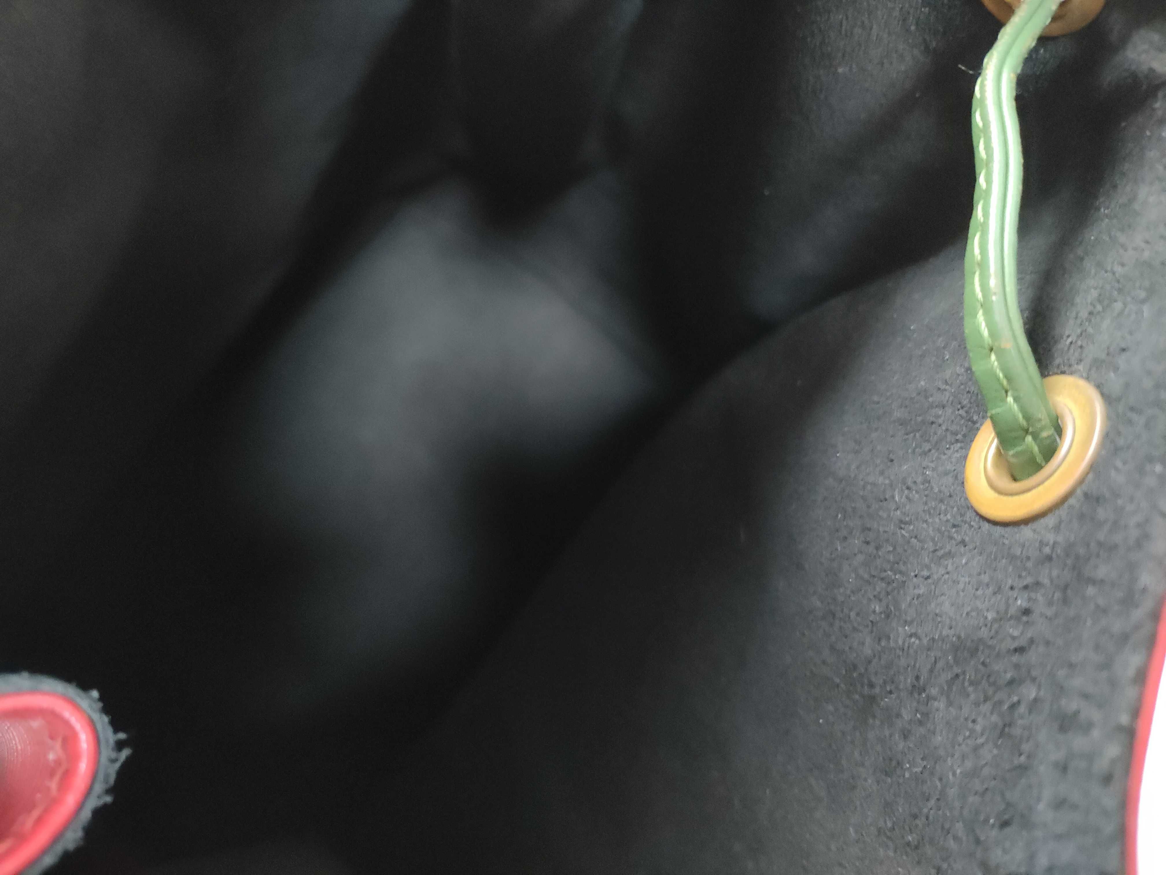 Epi Noé Bicolor Shoulder Bag — view 8