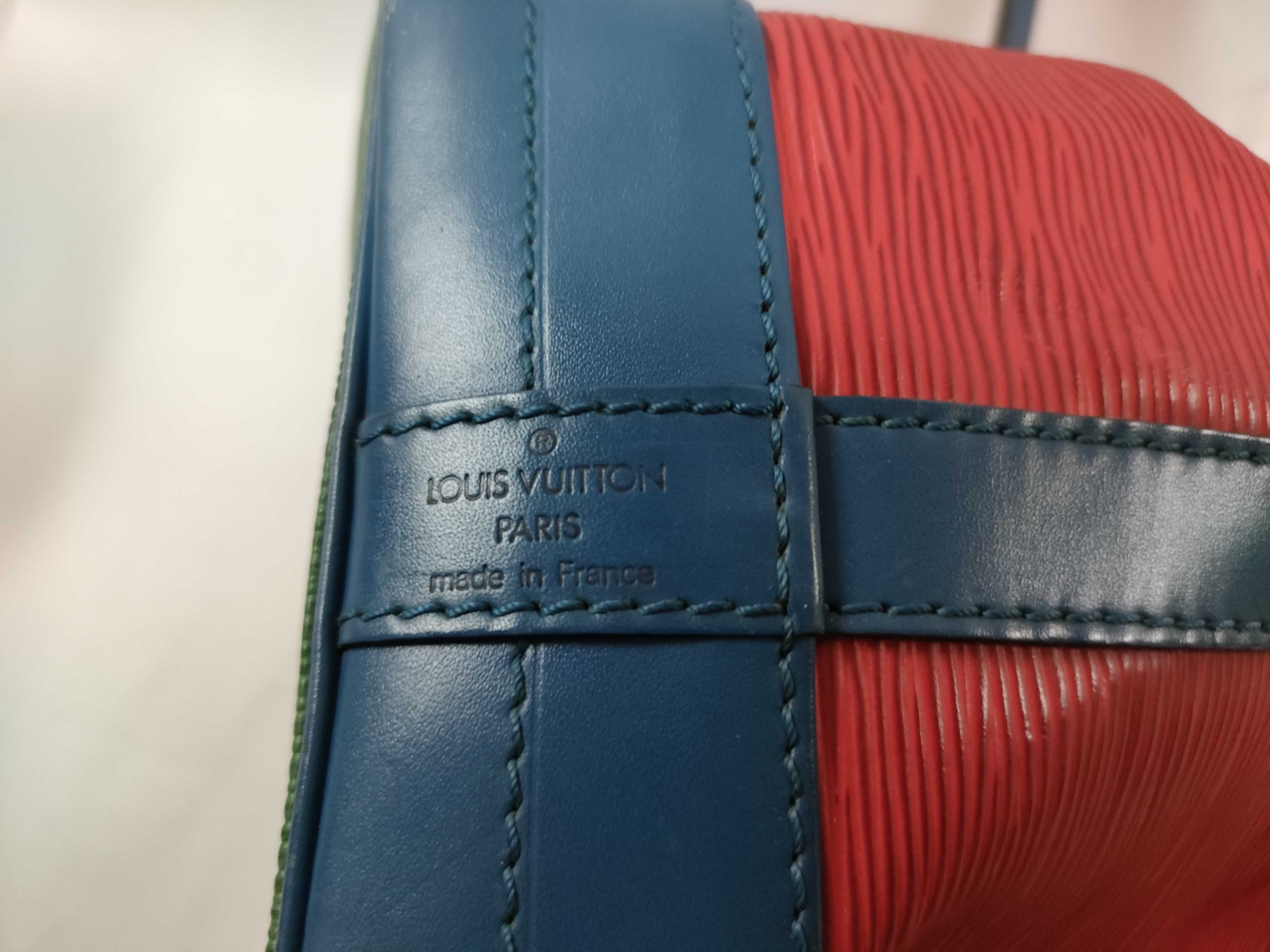 Epi Noé Bicolor Shoulder Bag — view 9