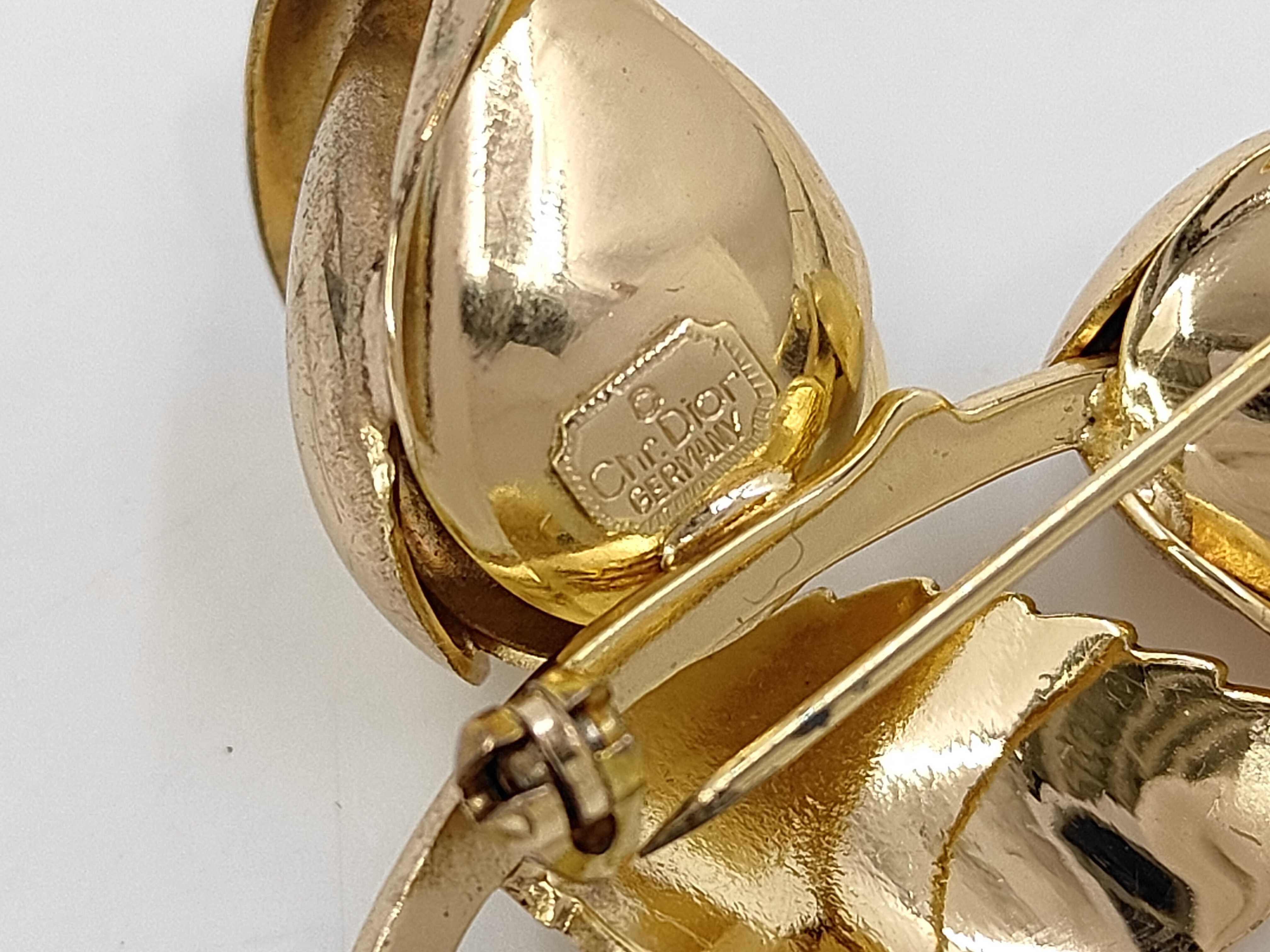 brooch — view 4