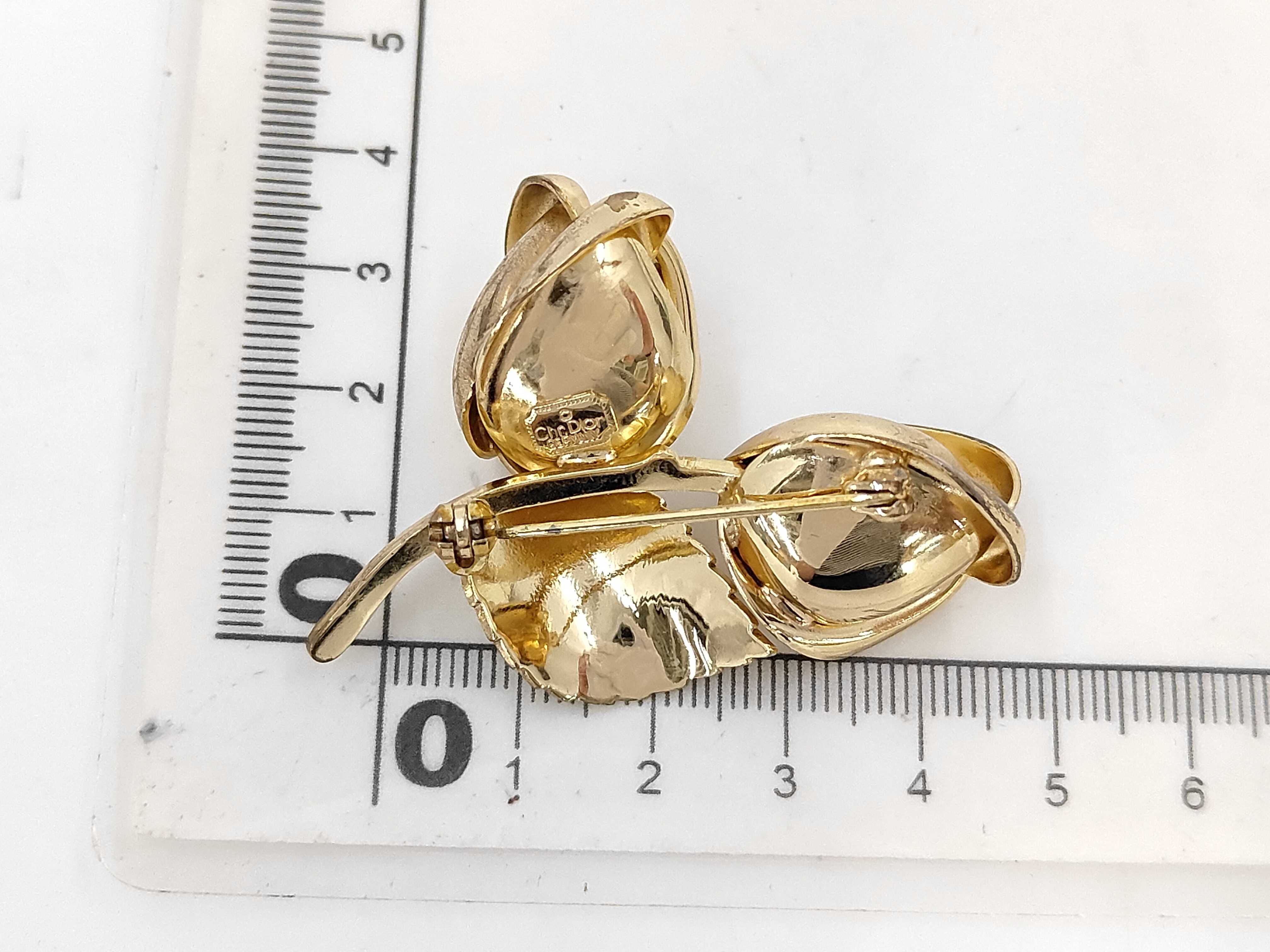 brooch — view 5
