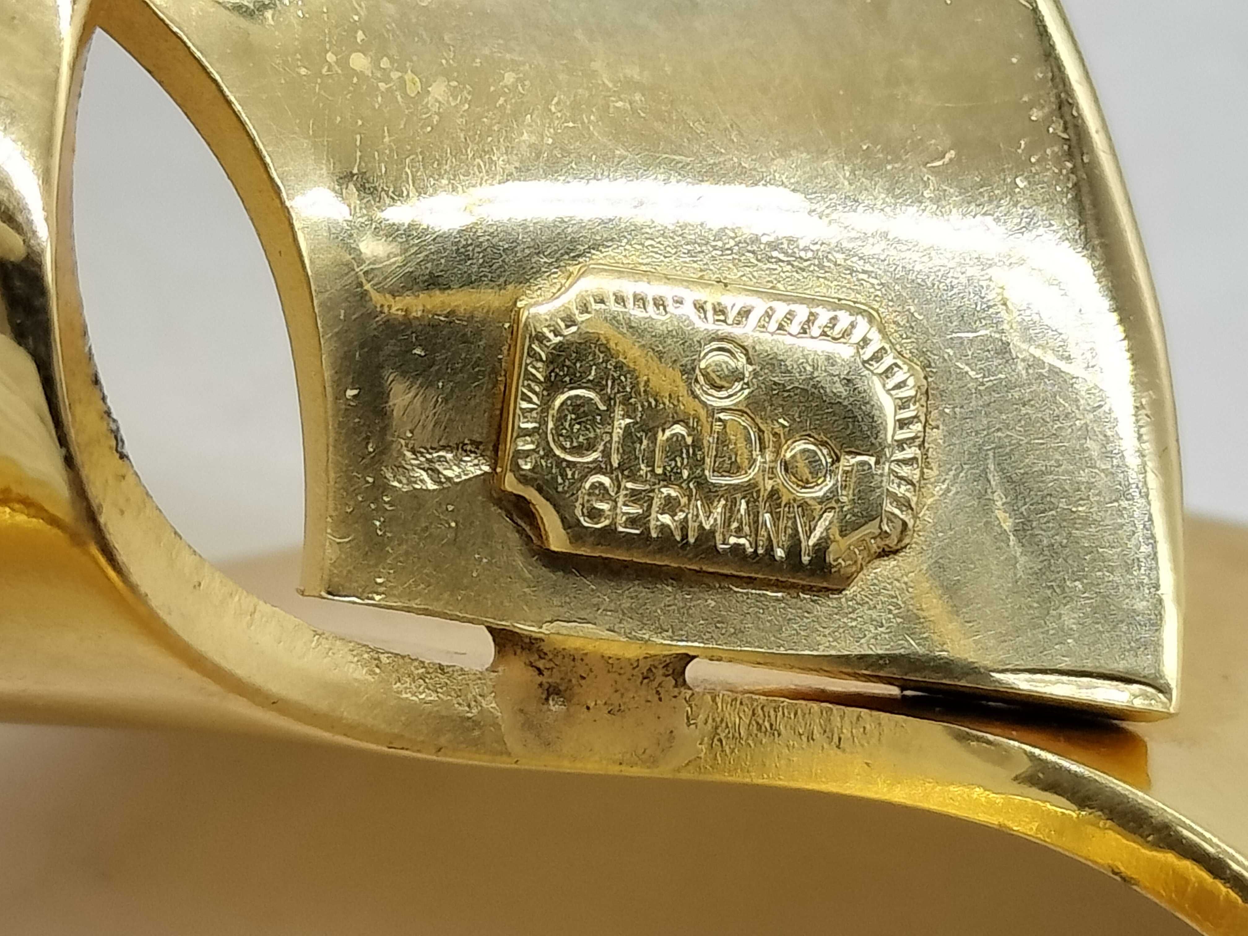 brooch — view 7