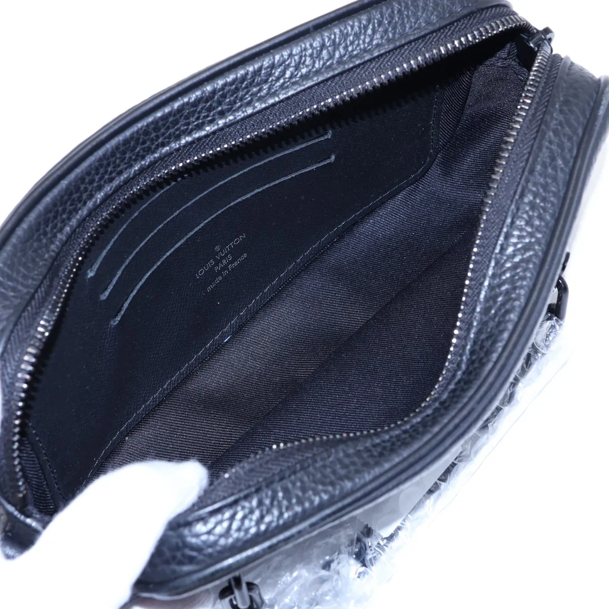 Taurillon Pochette Volga M55703 SF5119 Black — view 5