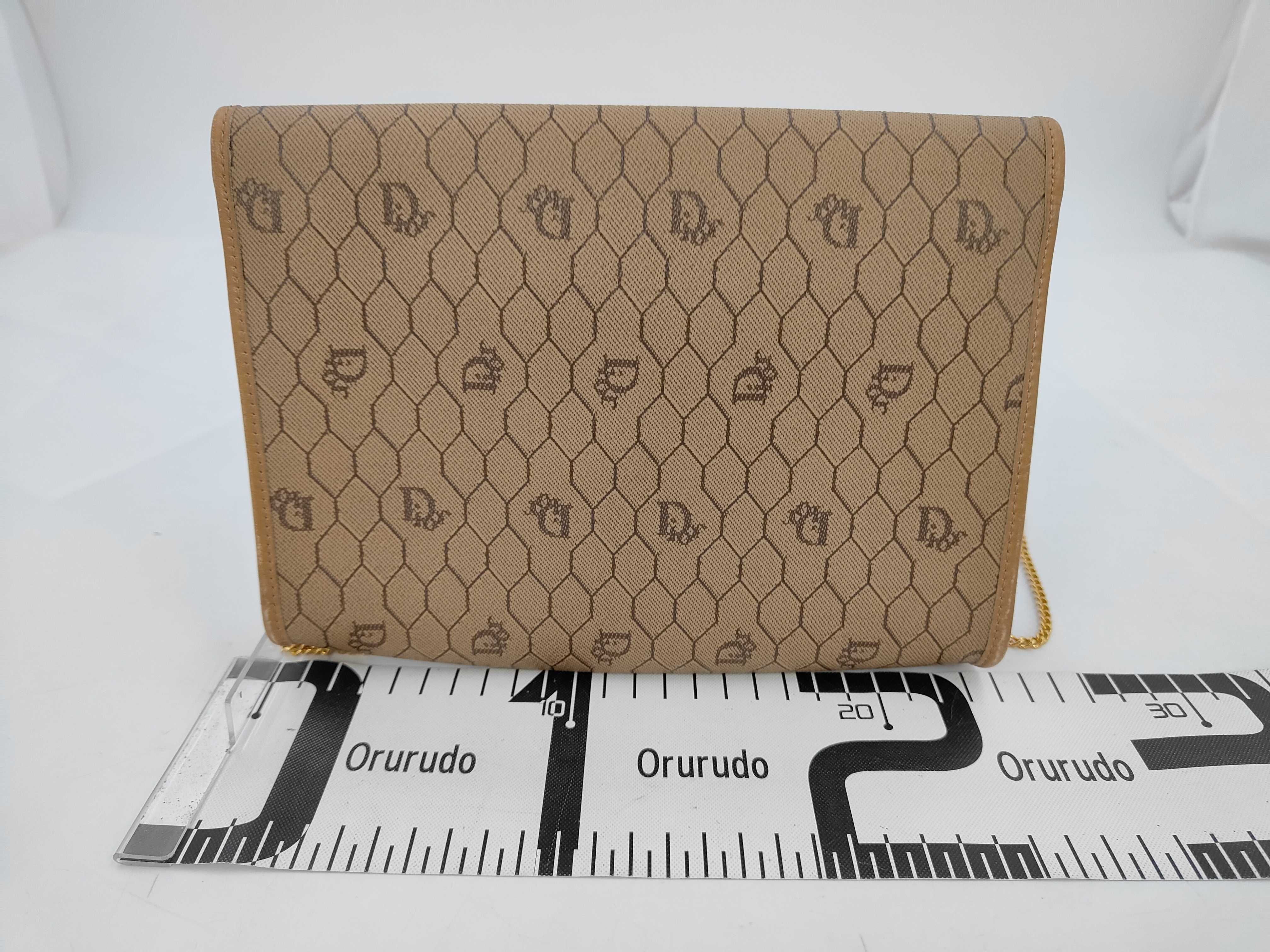 Chain Honeycomb Pattern Shoulder Bag — view 2