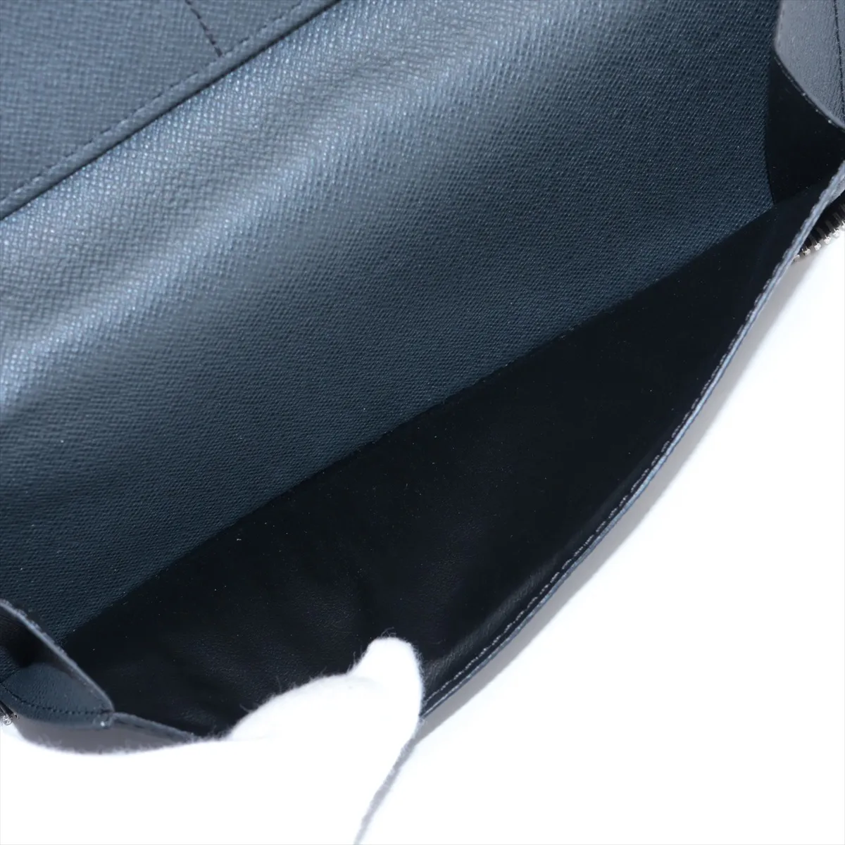 Taiga Zippy Wallet Vertical M30503, serial number unknown, Noir (black), round zip wallet — view 4