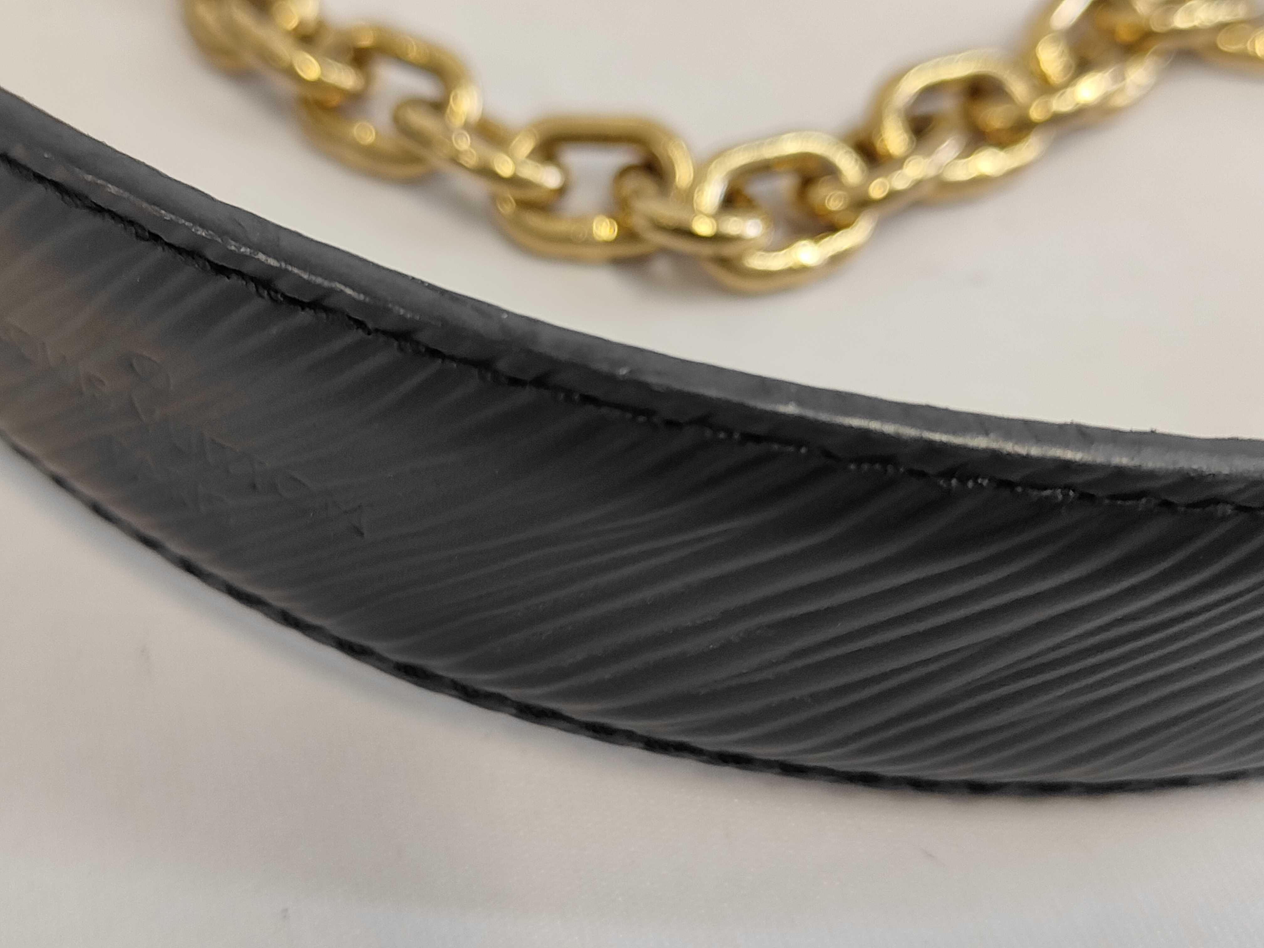Epi Twist MM Noir Shoulder Bag — view 5