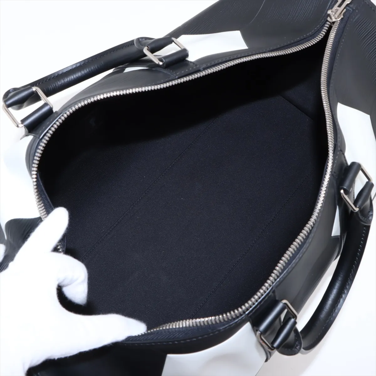 Epi x 2018 FIFA World Cup Keepall Bandouliere 50 M52187 BA2118 Black x White — view 8