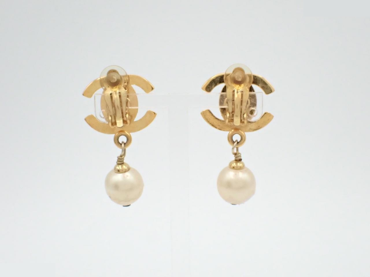 Coco Mark Turnlock Earrings, 97P, Stamped, Faux Pearl — view 2