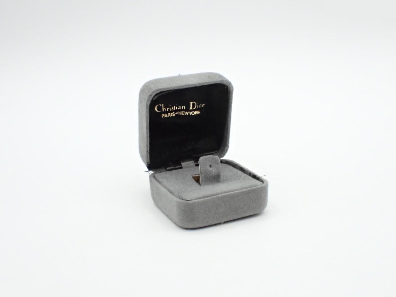 Logo tie tack, gold color — view 4