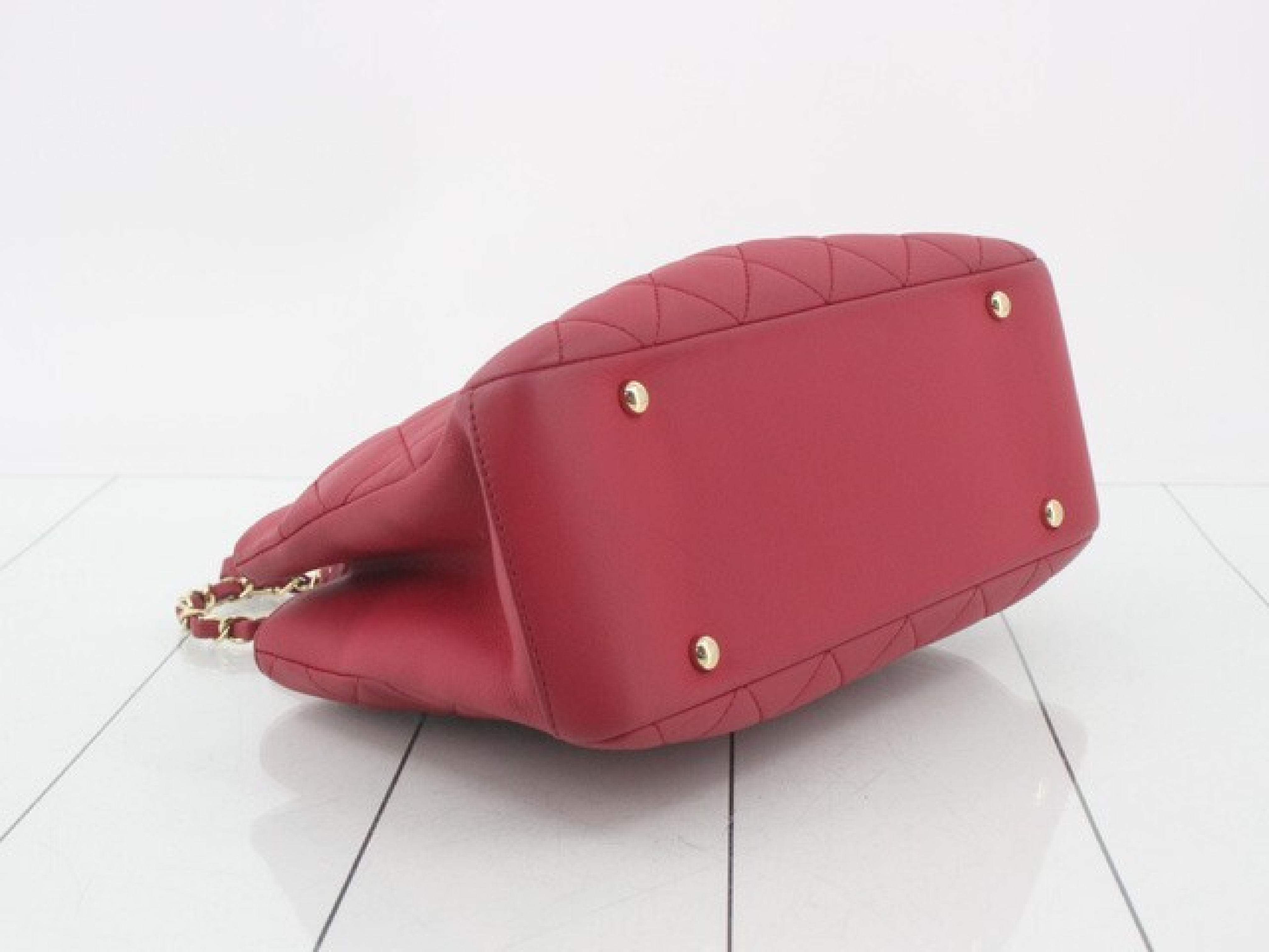 Matelassé Handbag Shoulder Bag — view 3