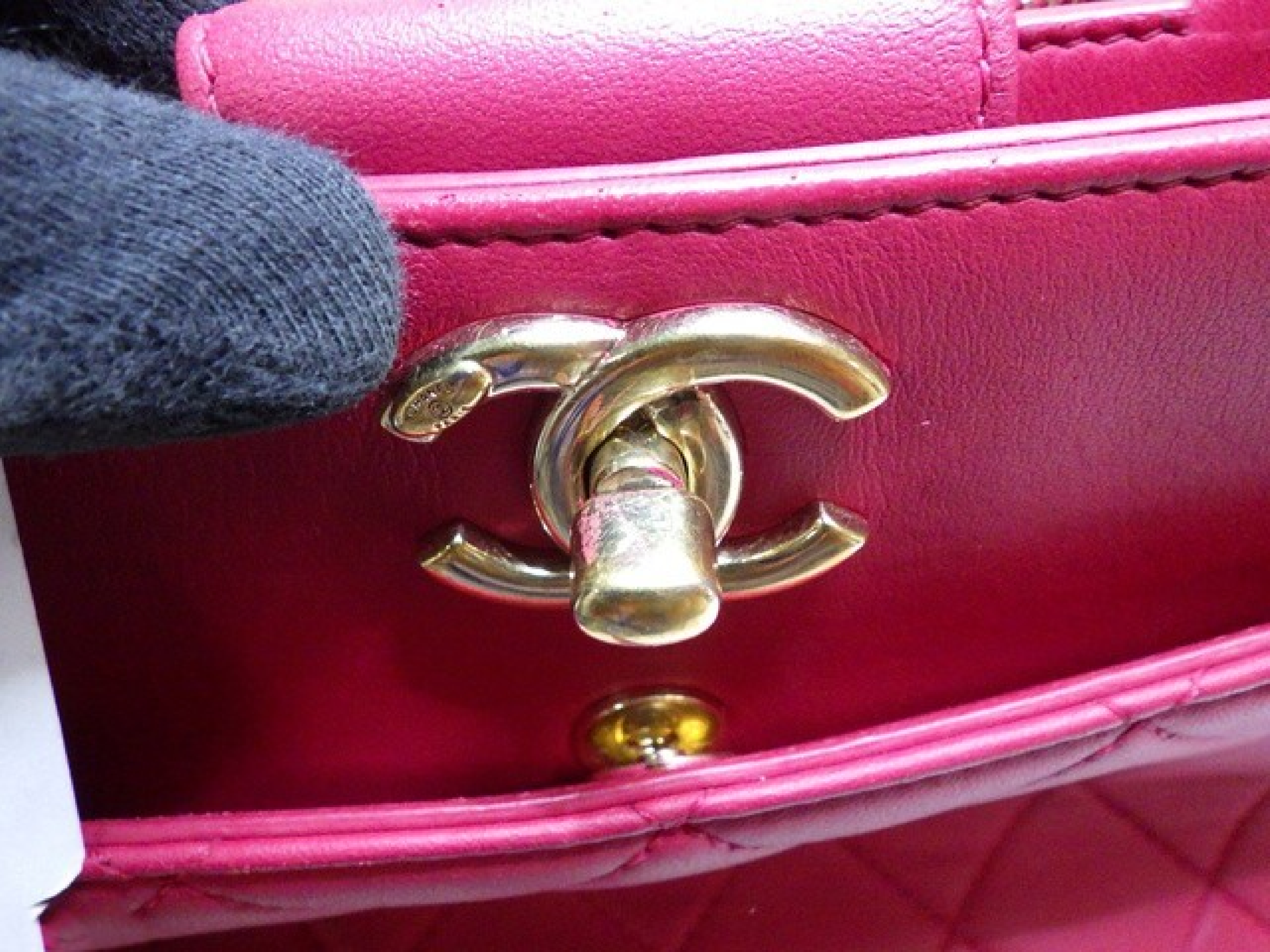 Matelassé Handbag Shoulder Bag — view 8