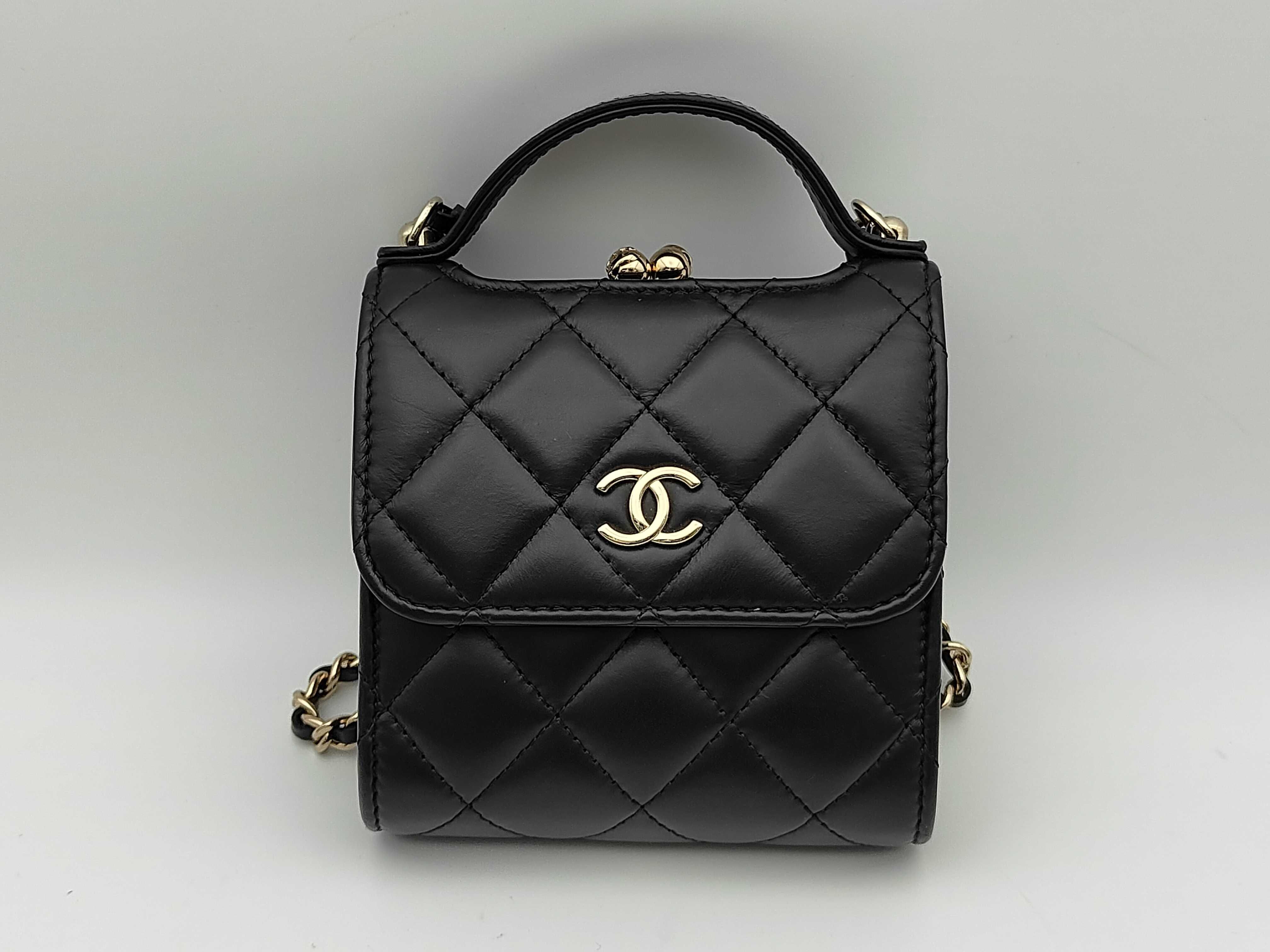 Matelassé Chain Shoulder Bag