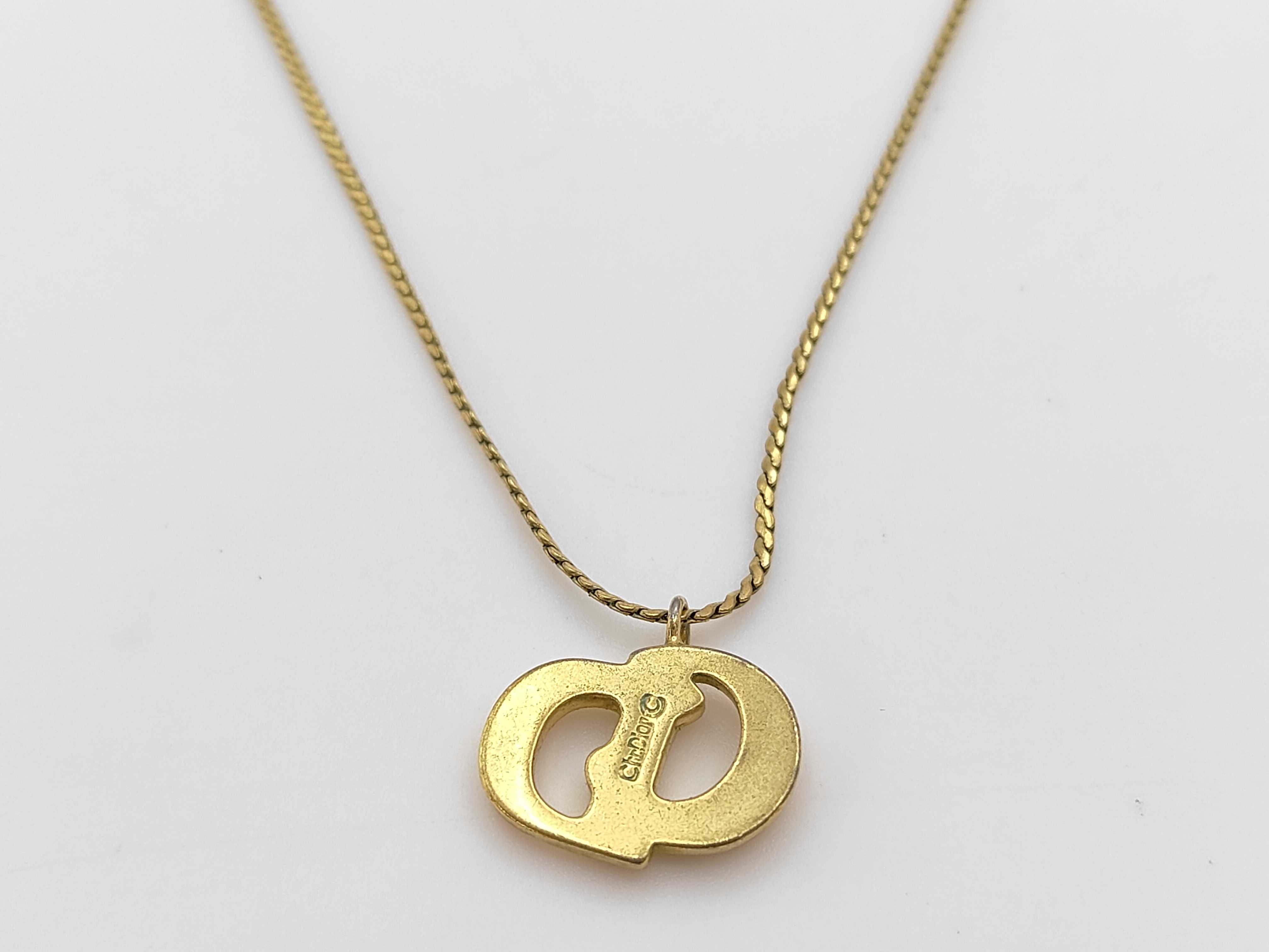 necklace — view 2