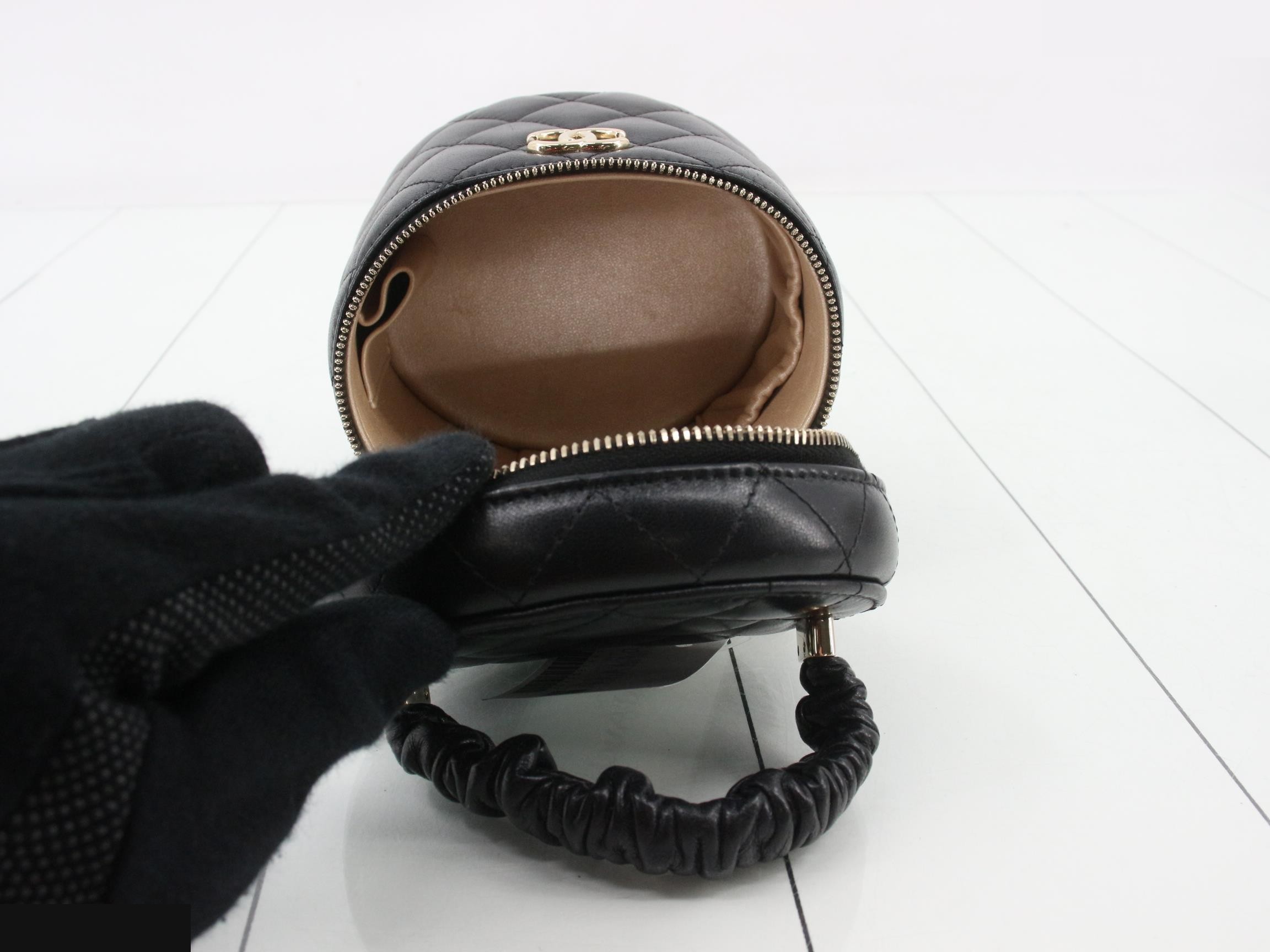 Matelassé Bucket Handbag — view 4