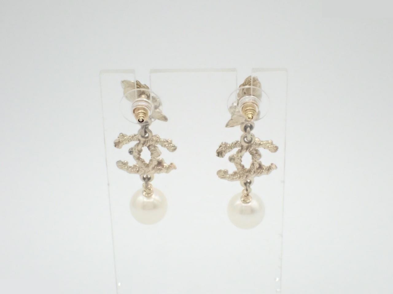 Earrings, Coco Mark, Pearl — view 2