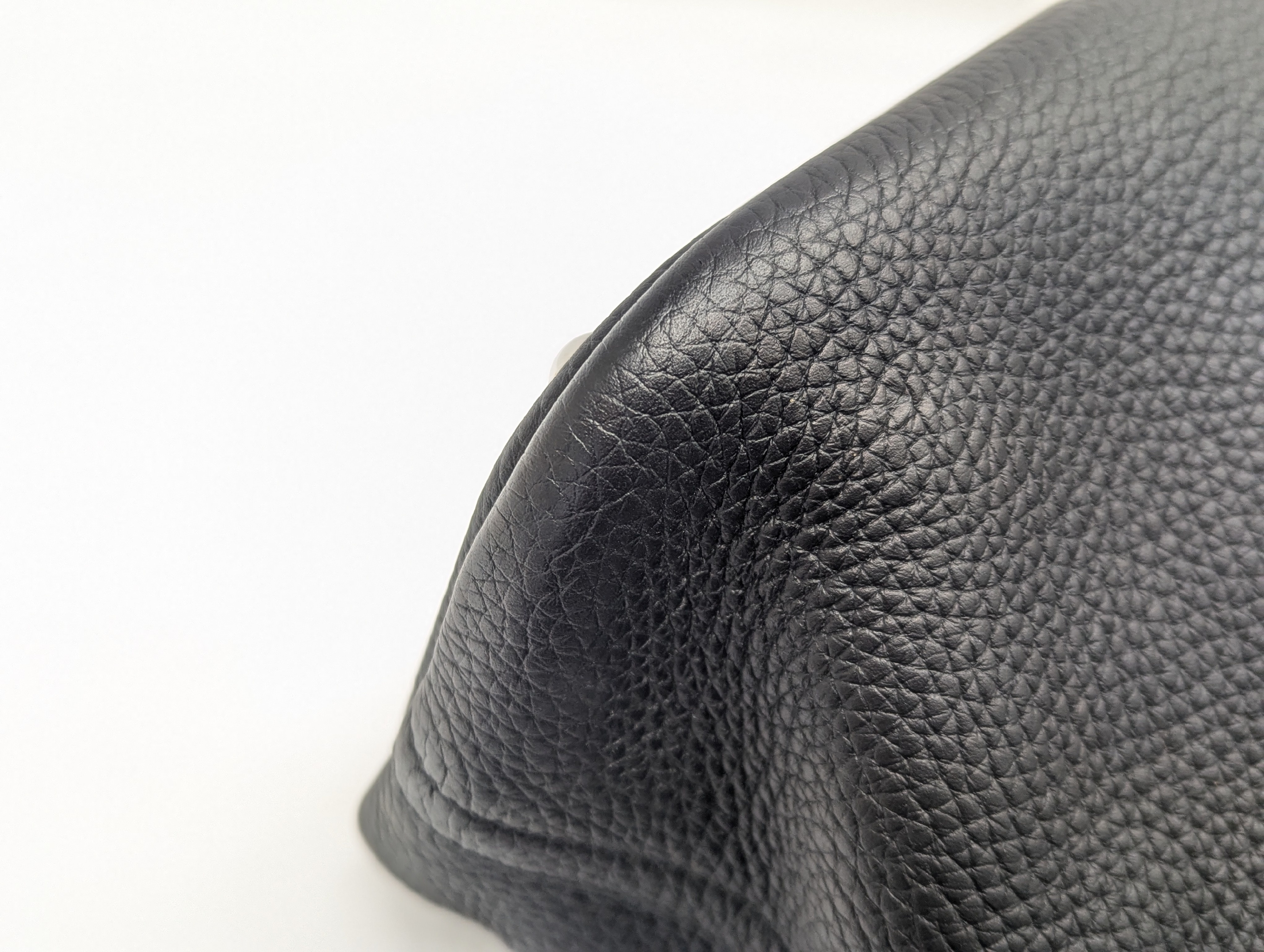 Bolide 31 Taurillon Clemence Noir Silver Hardware O Shoulder Bag — view 4