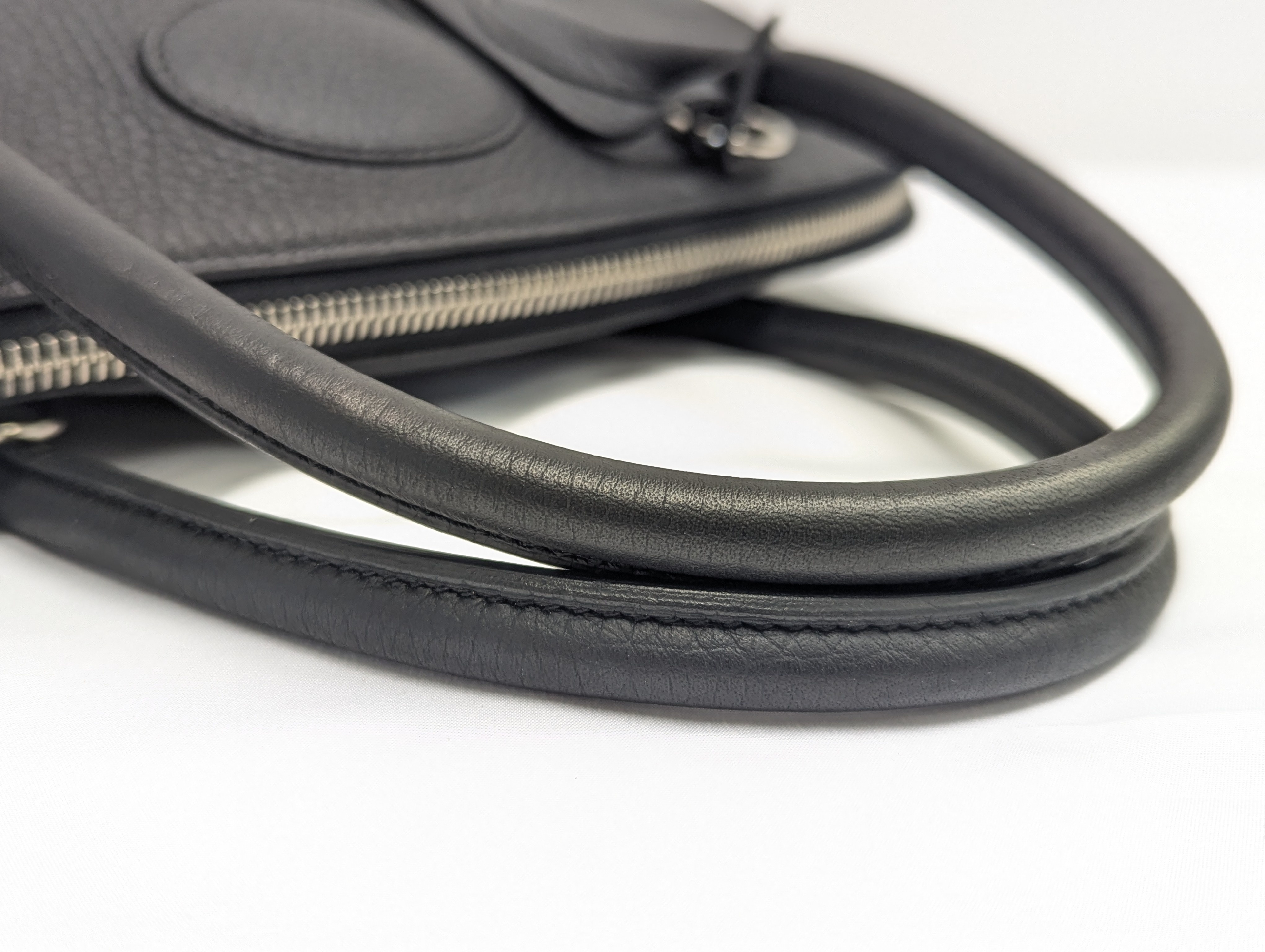 Bolide 31 Taurillon Clemence Noir Silver Hardware O Shoulder Bag — view 6